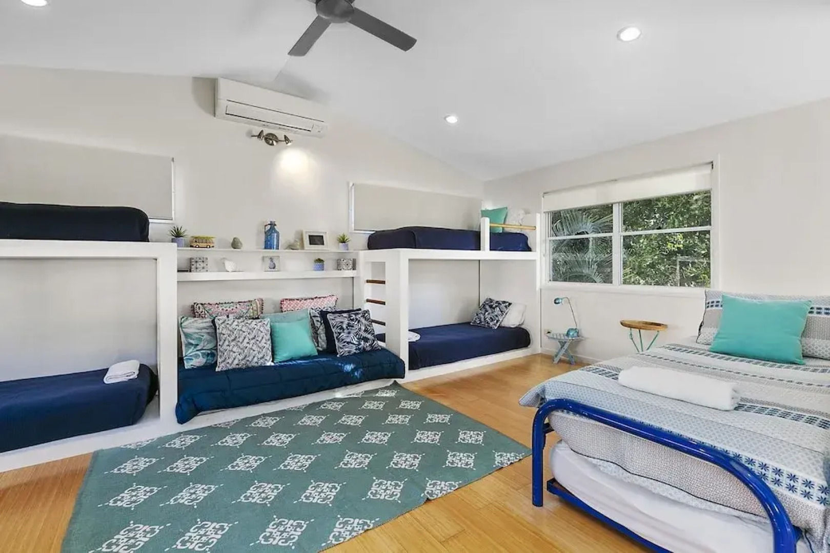 Stunning River House - 51 Hilton Esplanade