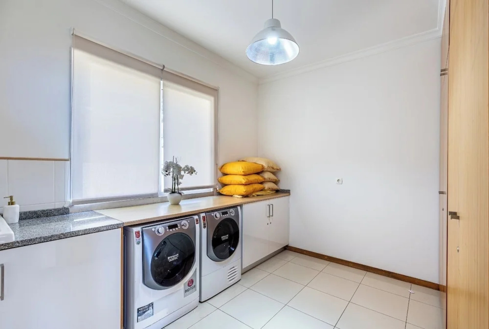 Luxury Villa With Private Heated Pool, Garden and Views of the sea and Mountains