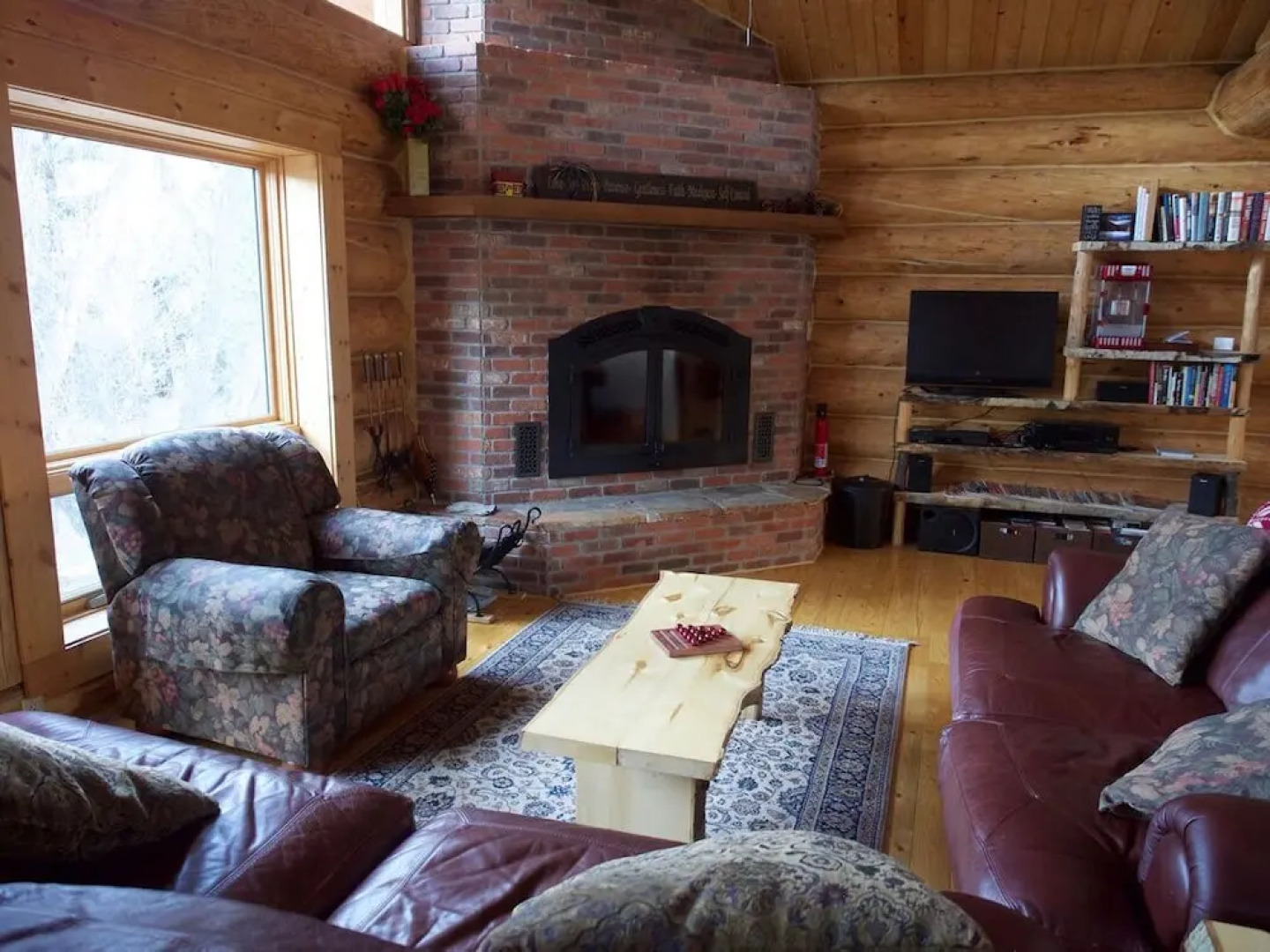 Cliffs & Stream Log - 3 Br Cabin