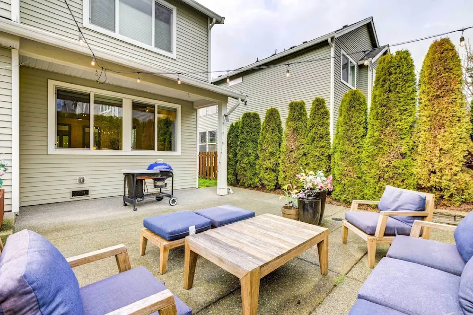 Spacious Kent Home Near Seatac Airport w/ Patio