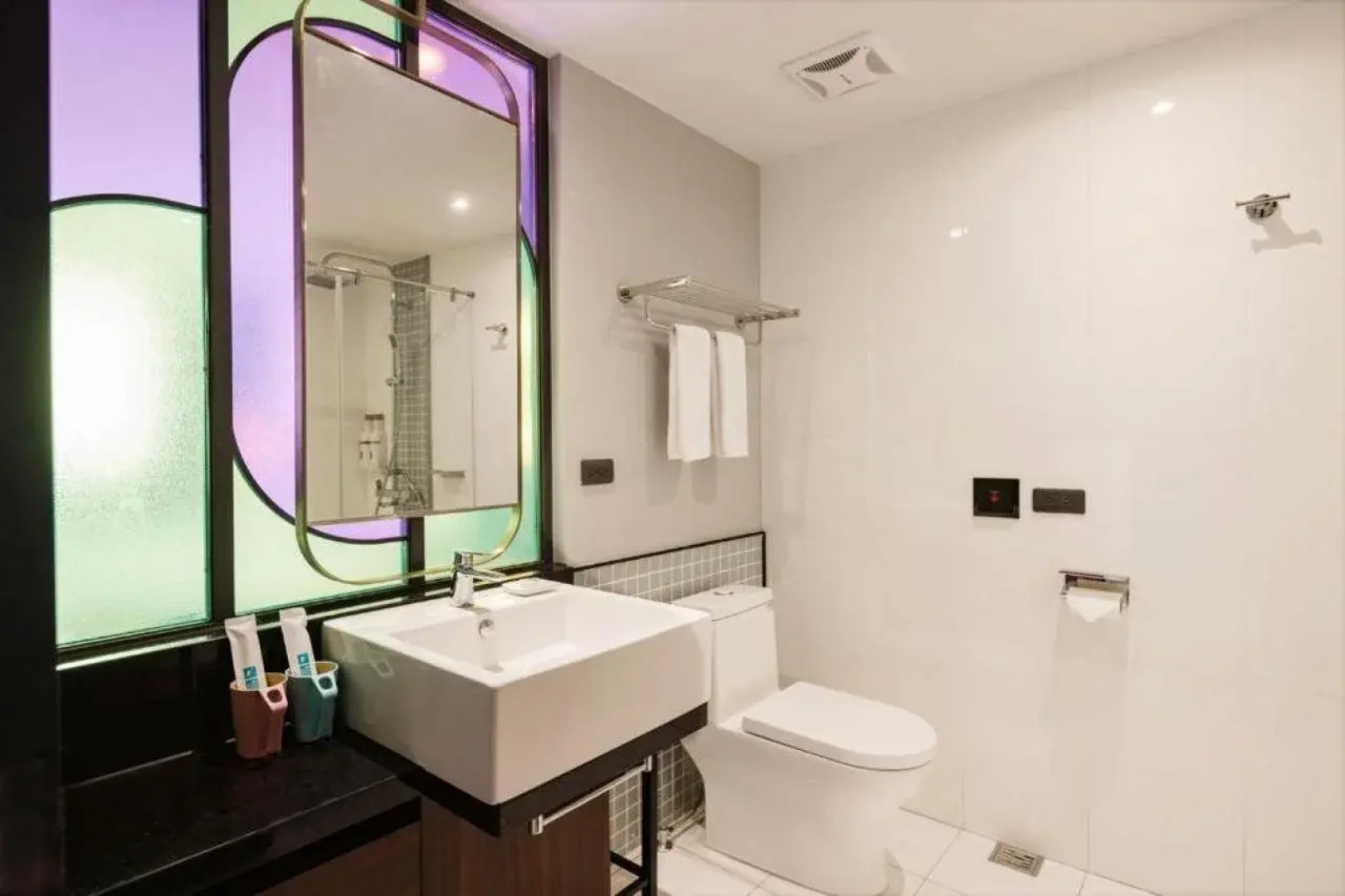 OLAH Poshtel - Taichung Station