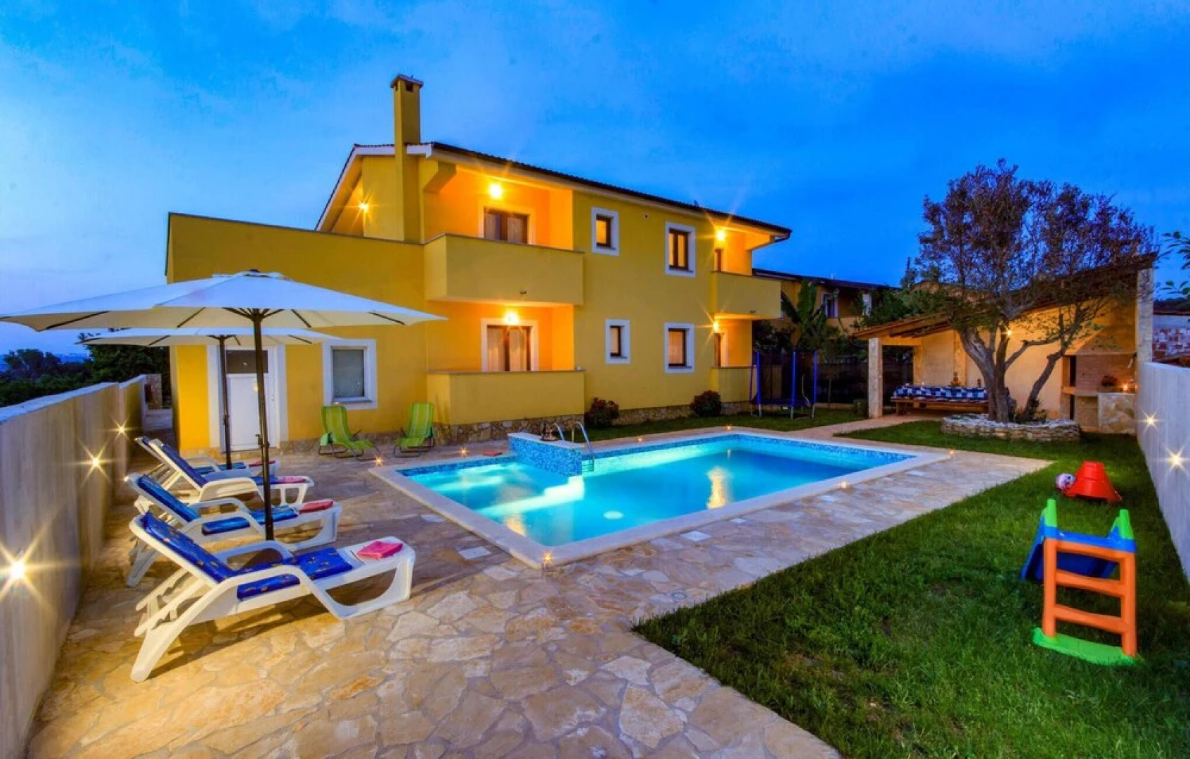 Awesome Home in Pula with Hot Tub, WiFi & 5 Bedrooms