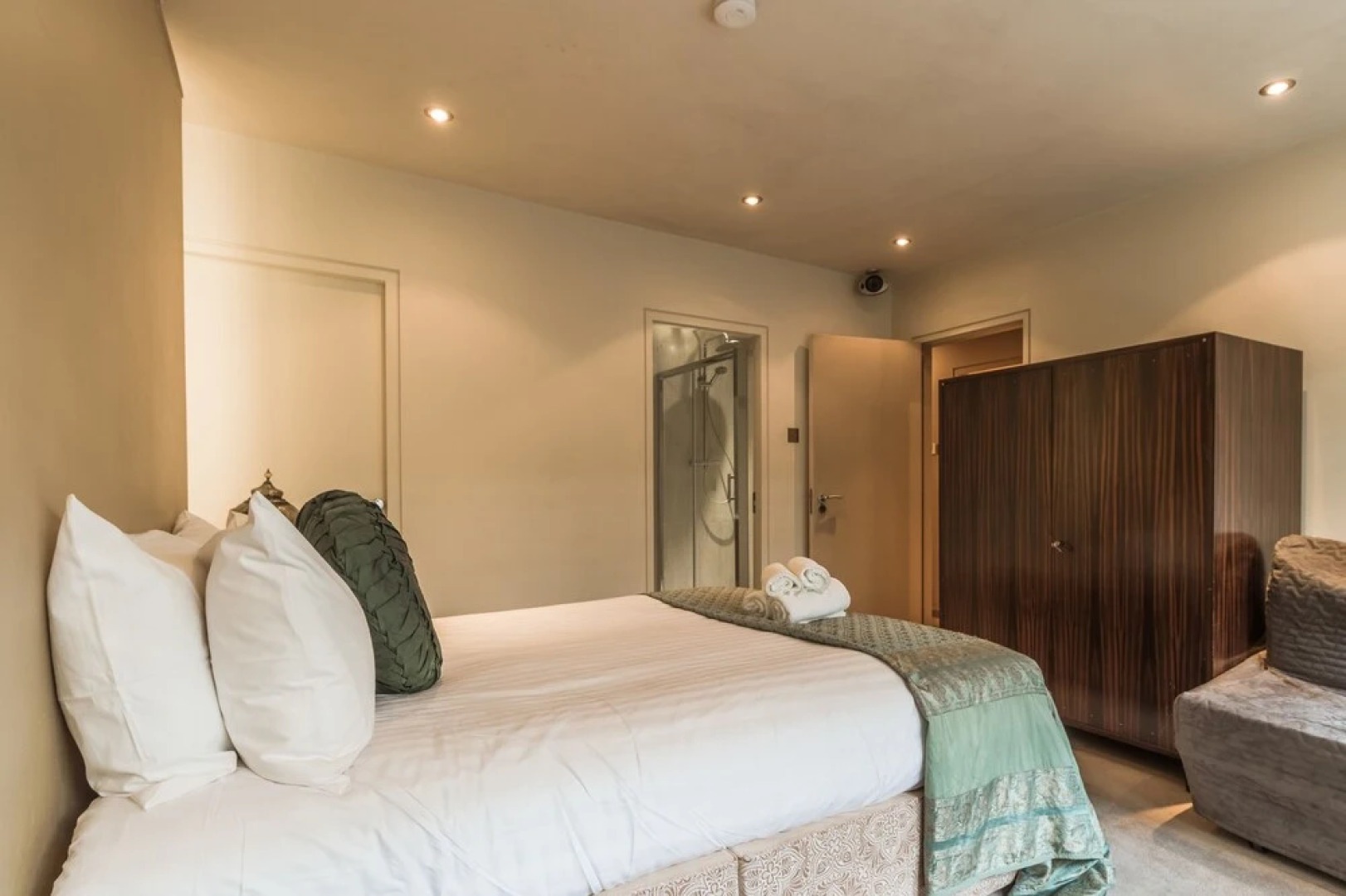 The Oscar Wilde Suite by 5STARSTAY