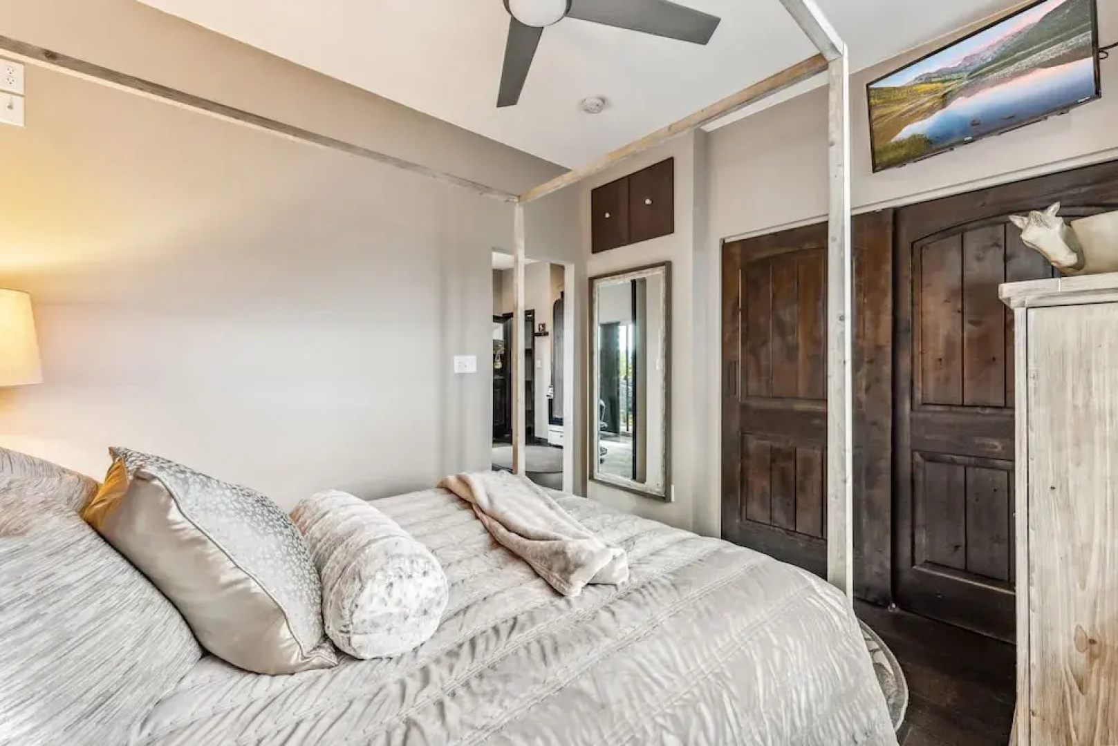 Treehouse 1br With Hot Tub 1 Bedroom Home by RedAwning
