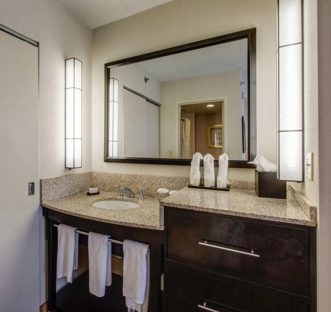 Embassy Suites by Hilton Detroit Metro Airport