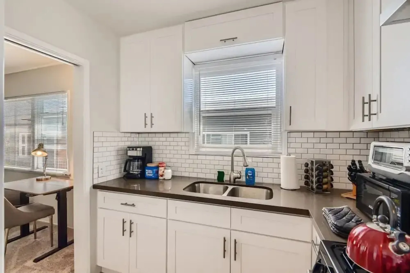 Walk to Beach - King Apt In 1 Area - AC