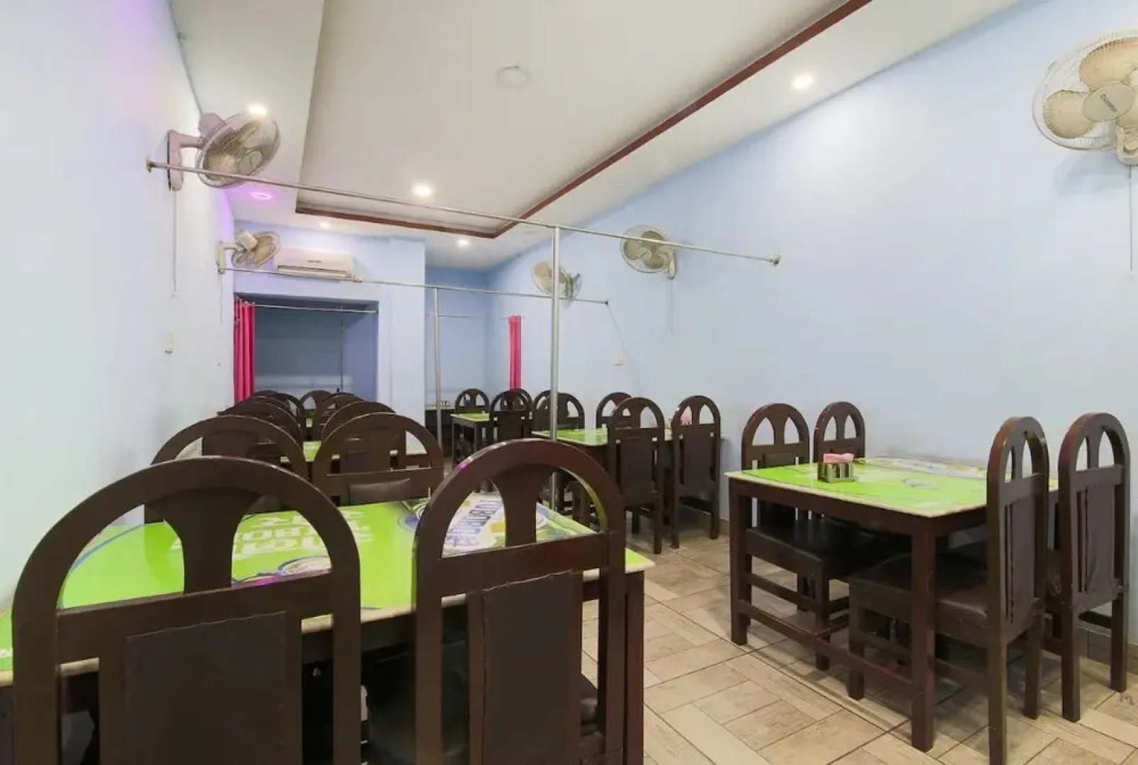 SPOT ON 392 Raju Hotel & Family Restaurant