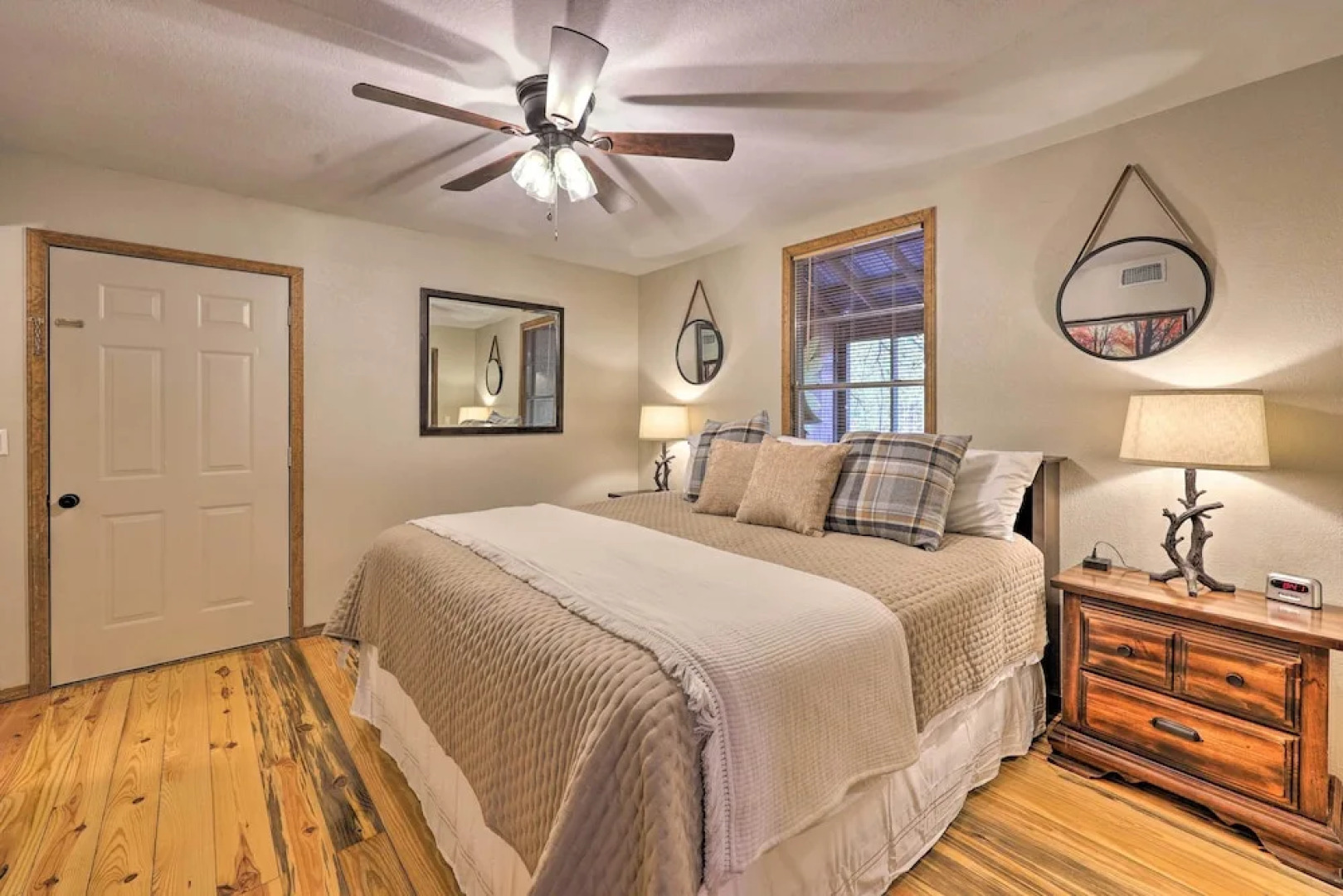 Waterfront Deck: Home on Ouachita River!