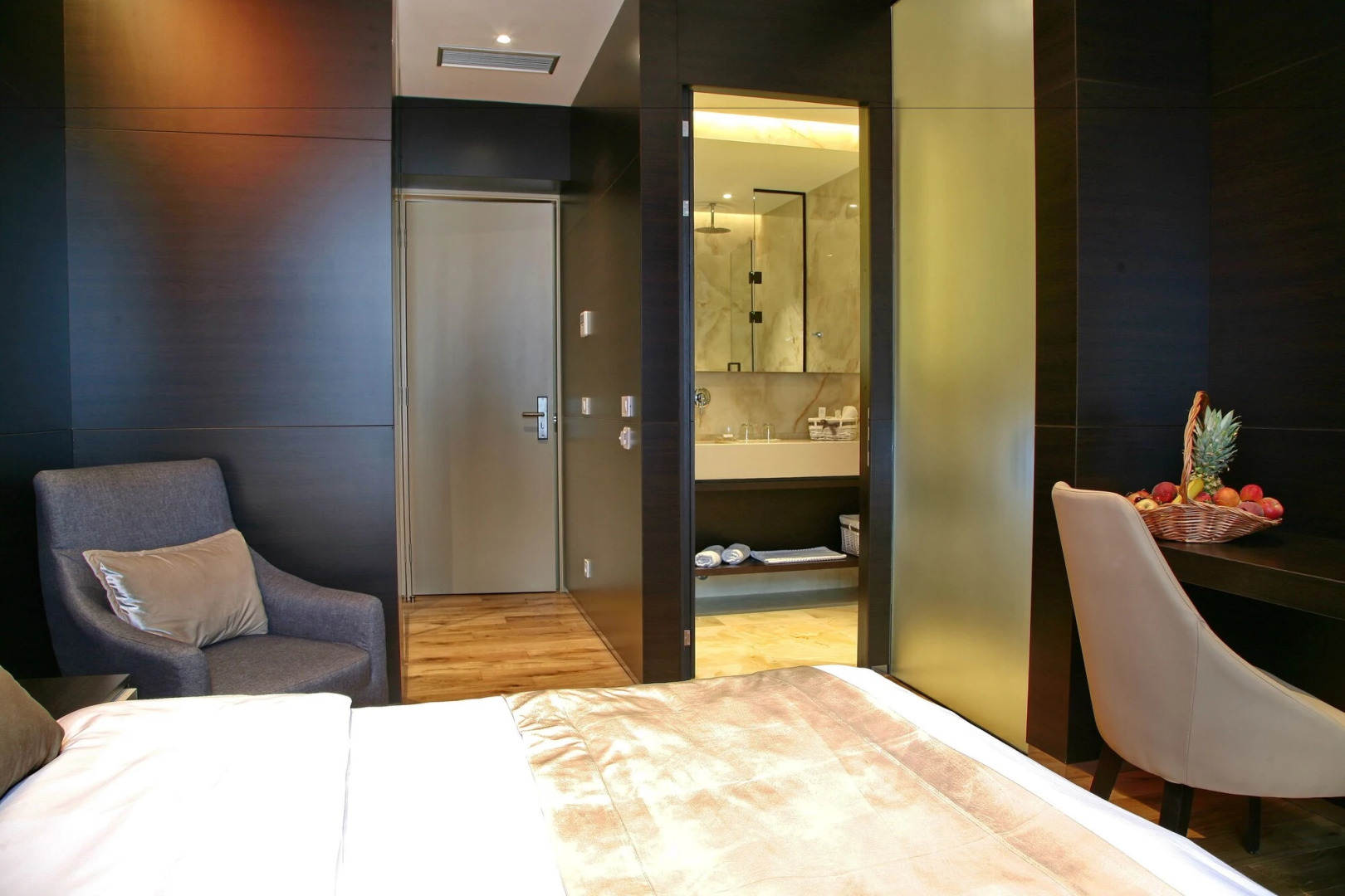 Maccani Luxury Suites