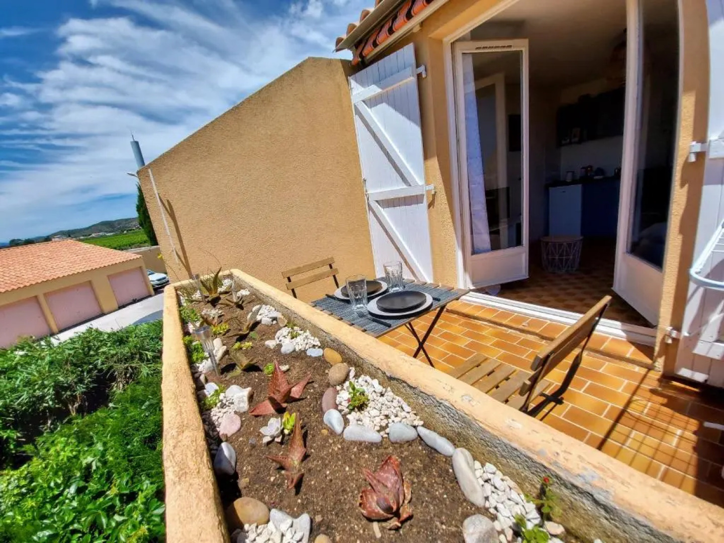 Coquet studio avec belle terrasse