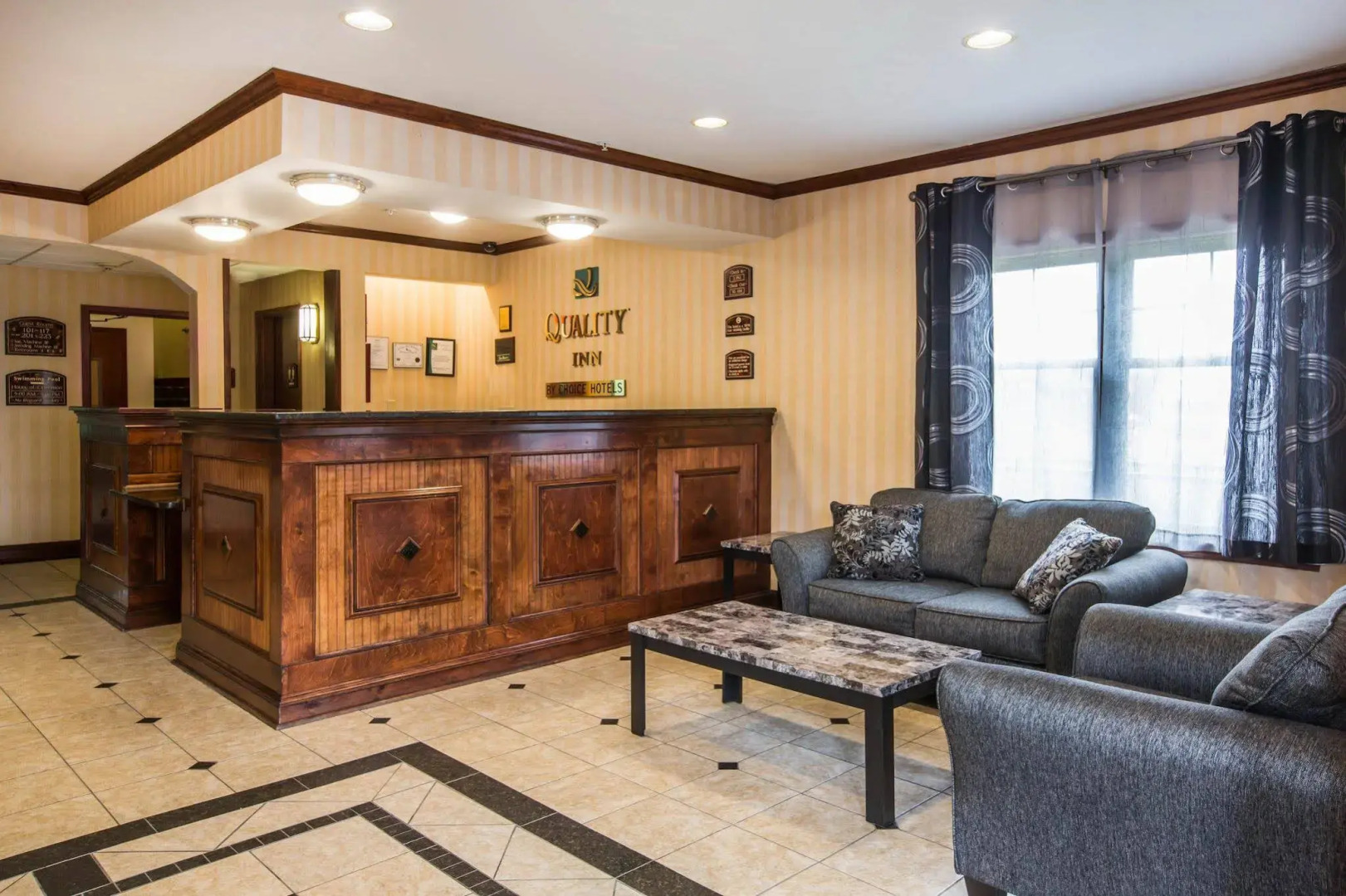 Econo Lodge Glens Falls / Lake George