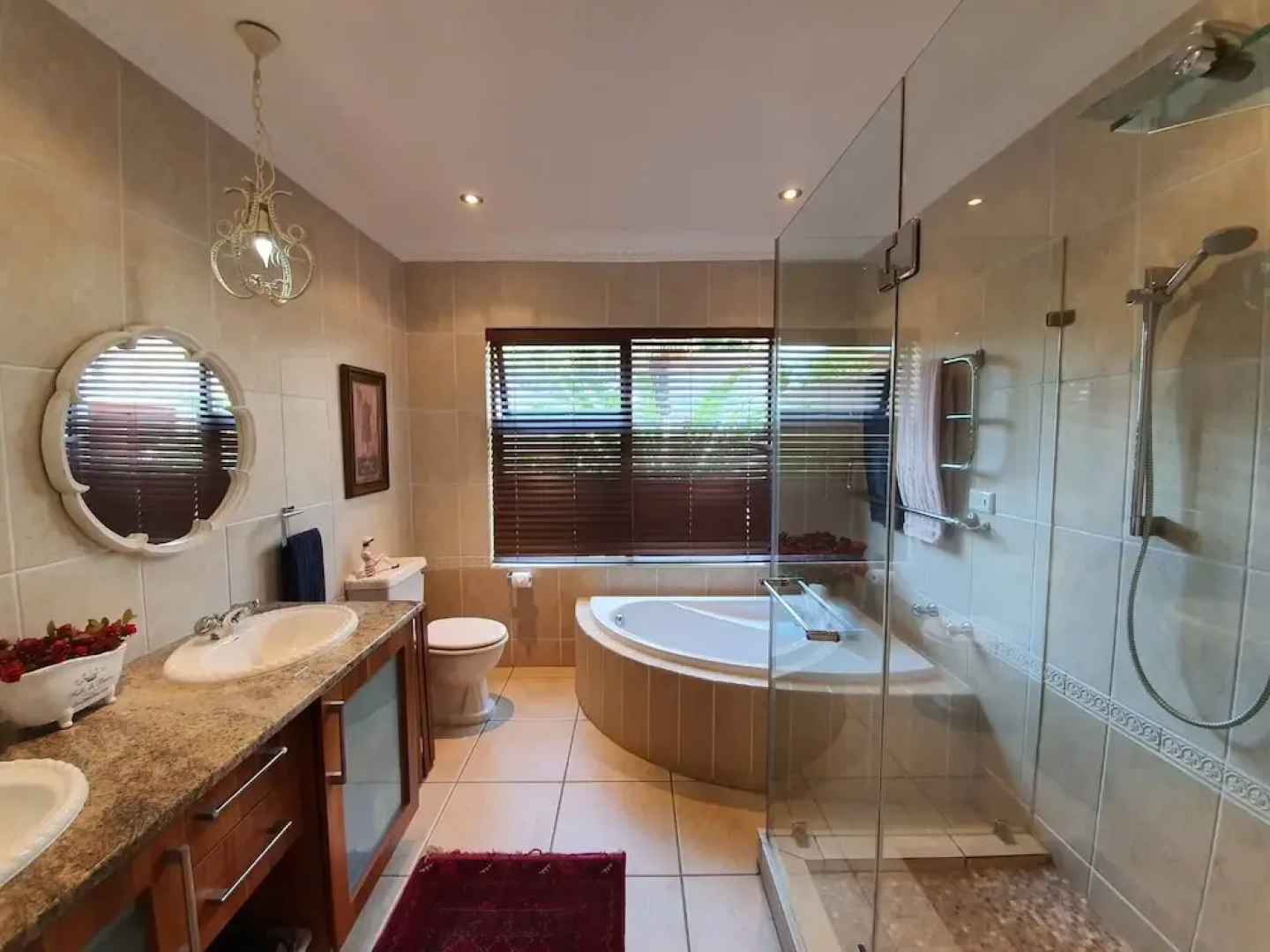 Or Tambo Airport Holiday Home