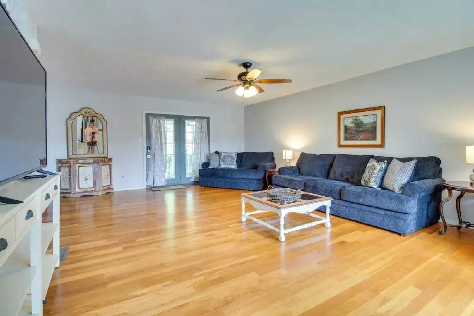 Spacious White Rivers Jewel: Fishing Haven!