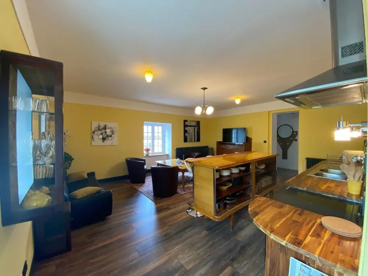 Comfortable Apartment in the Elegant Manor House