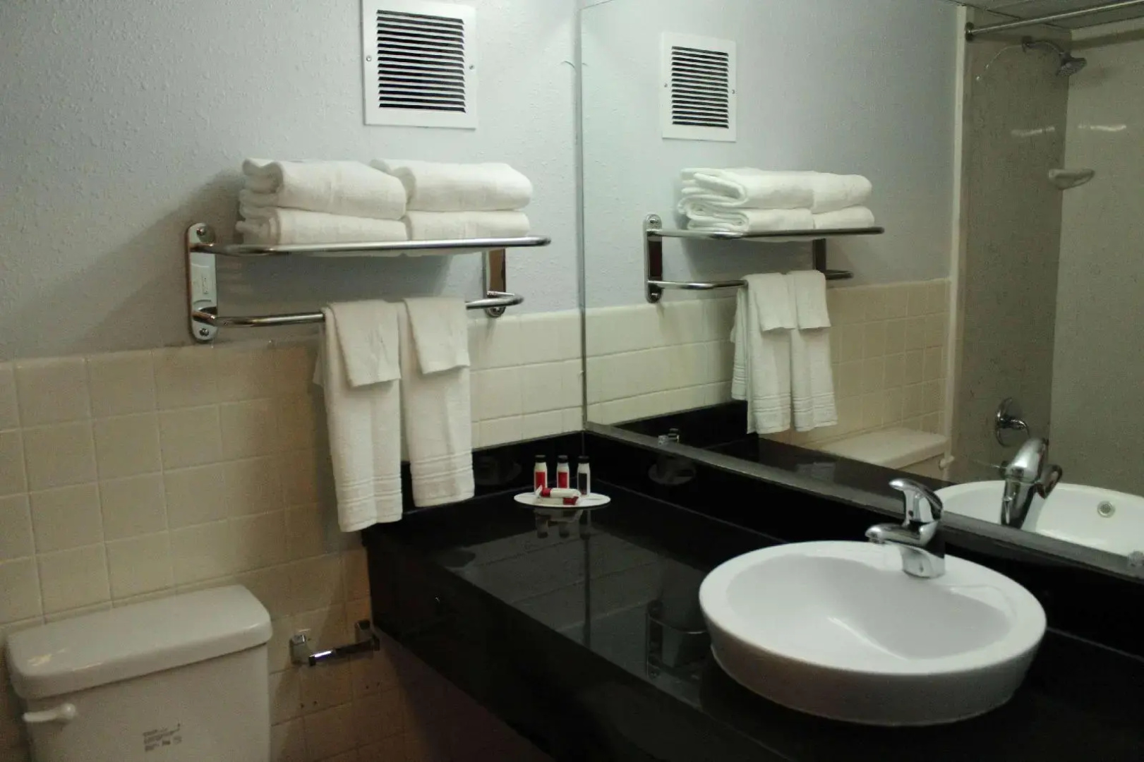 Di Resort Riverside Racine
