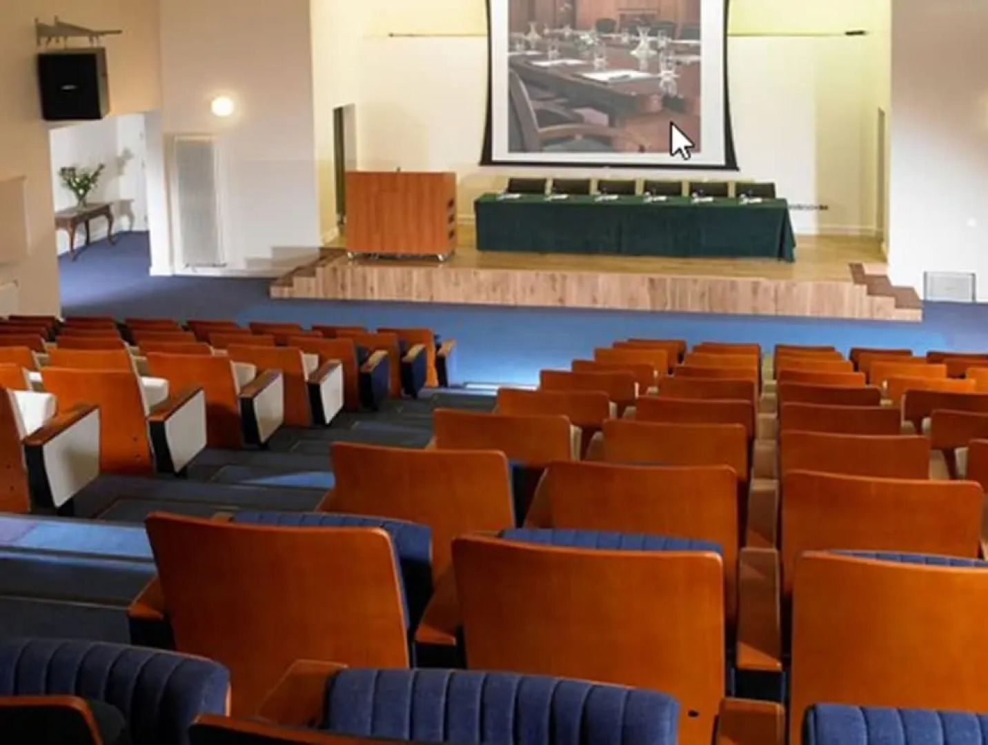 Horse and Jockey Hotel