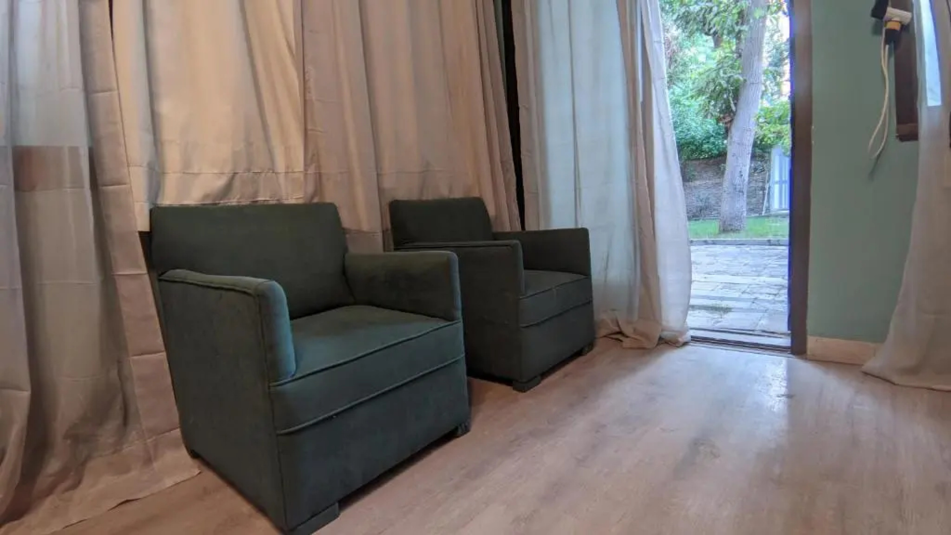 private entrance studio with private garden