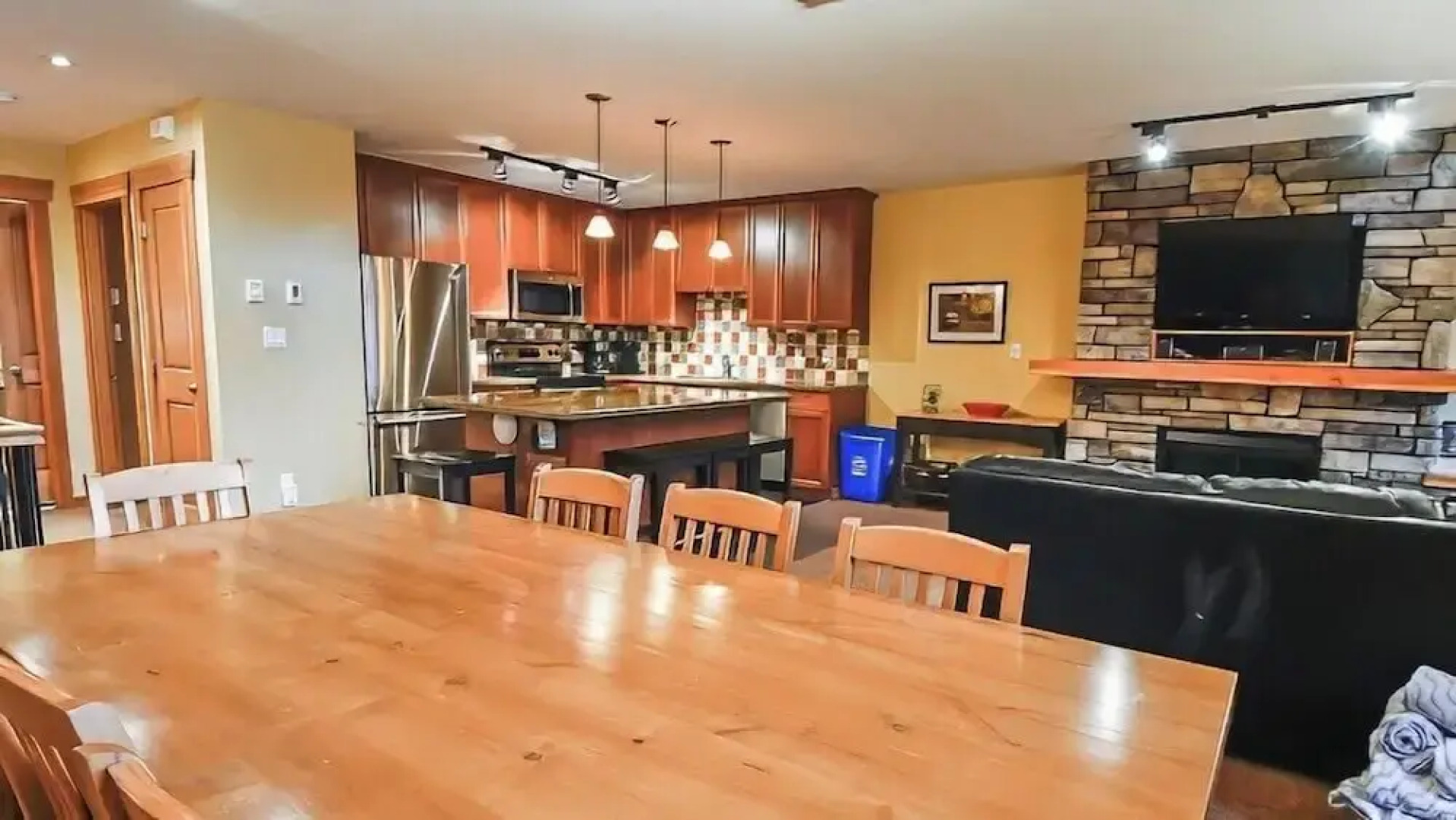 Pinnacle Ridge Chalets by Fernie Lodging