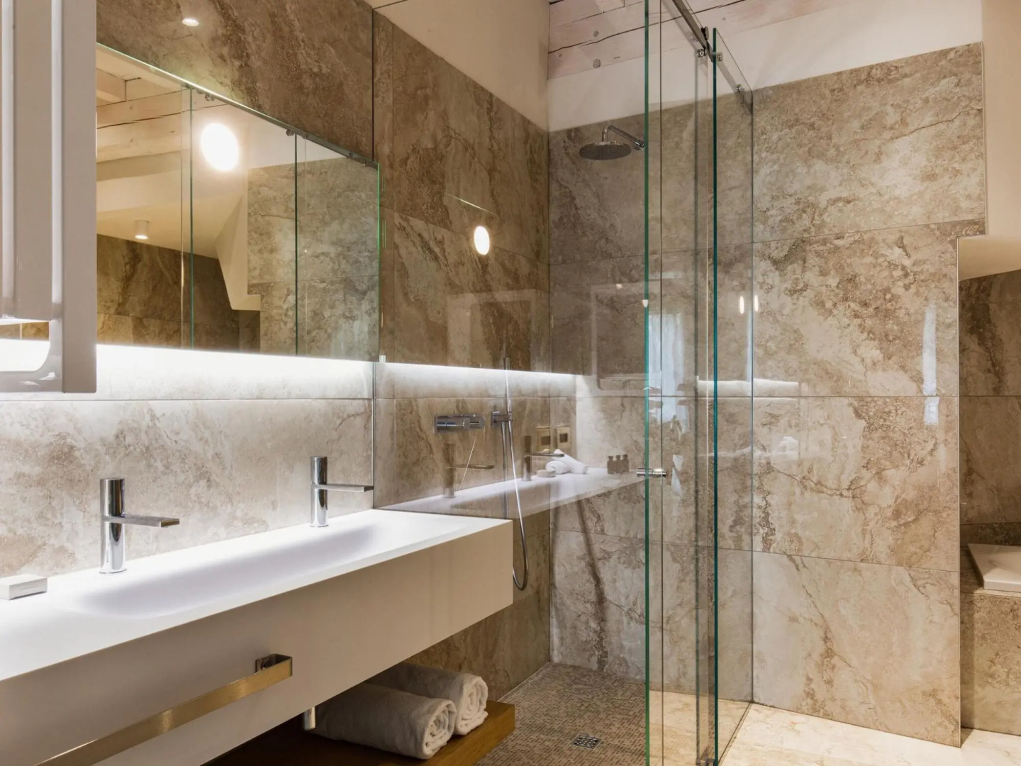 Lush holiday home in Varignana with bubble bath