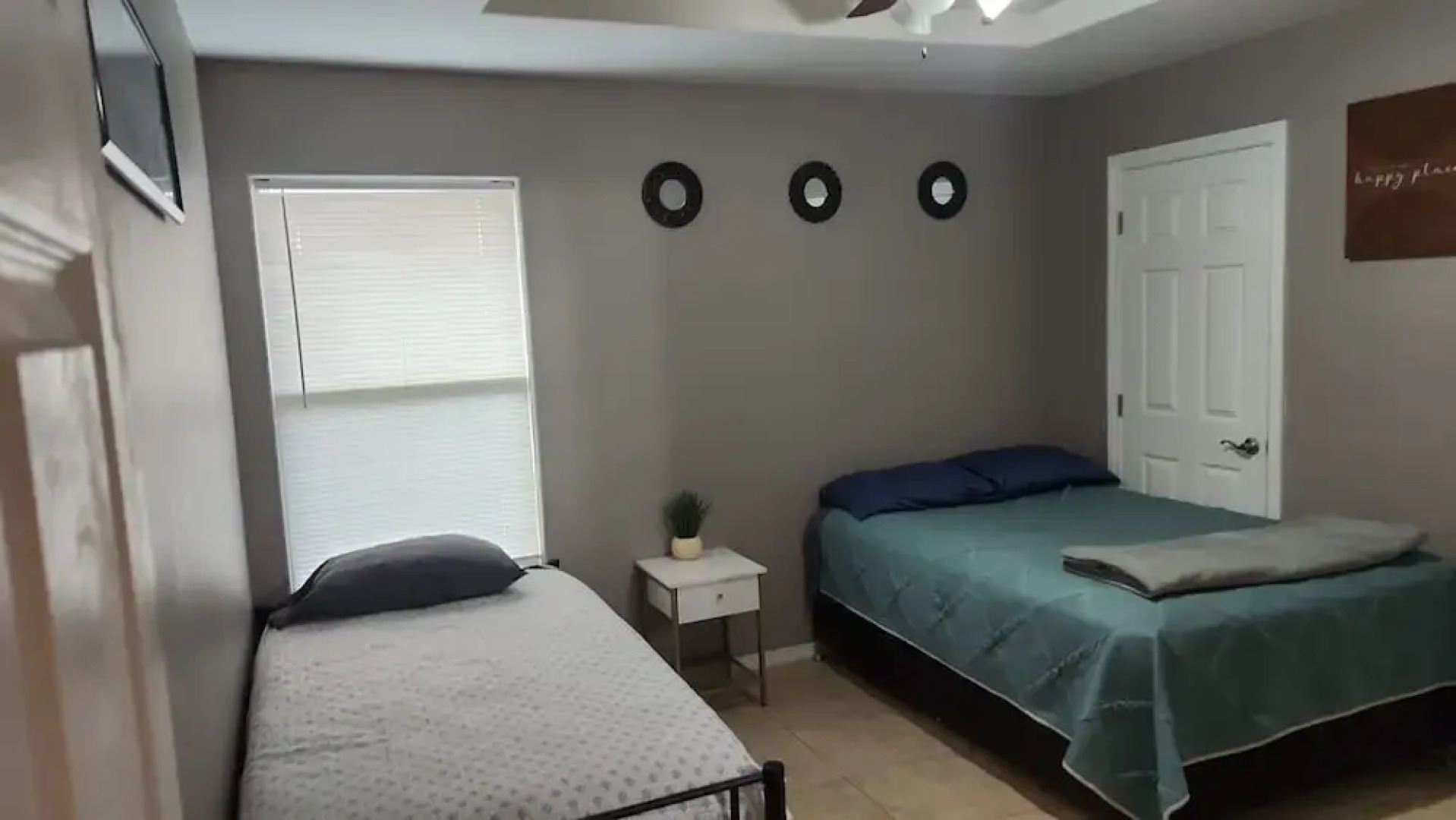 2 Bedrooms Apt Near Univeristy