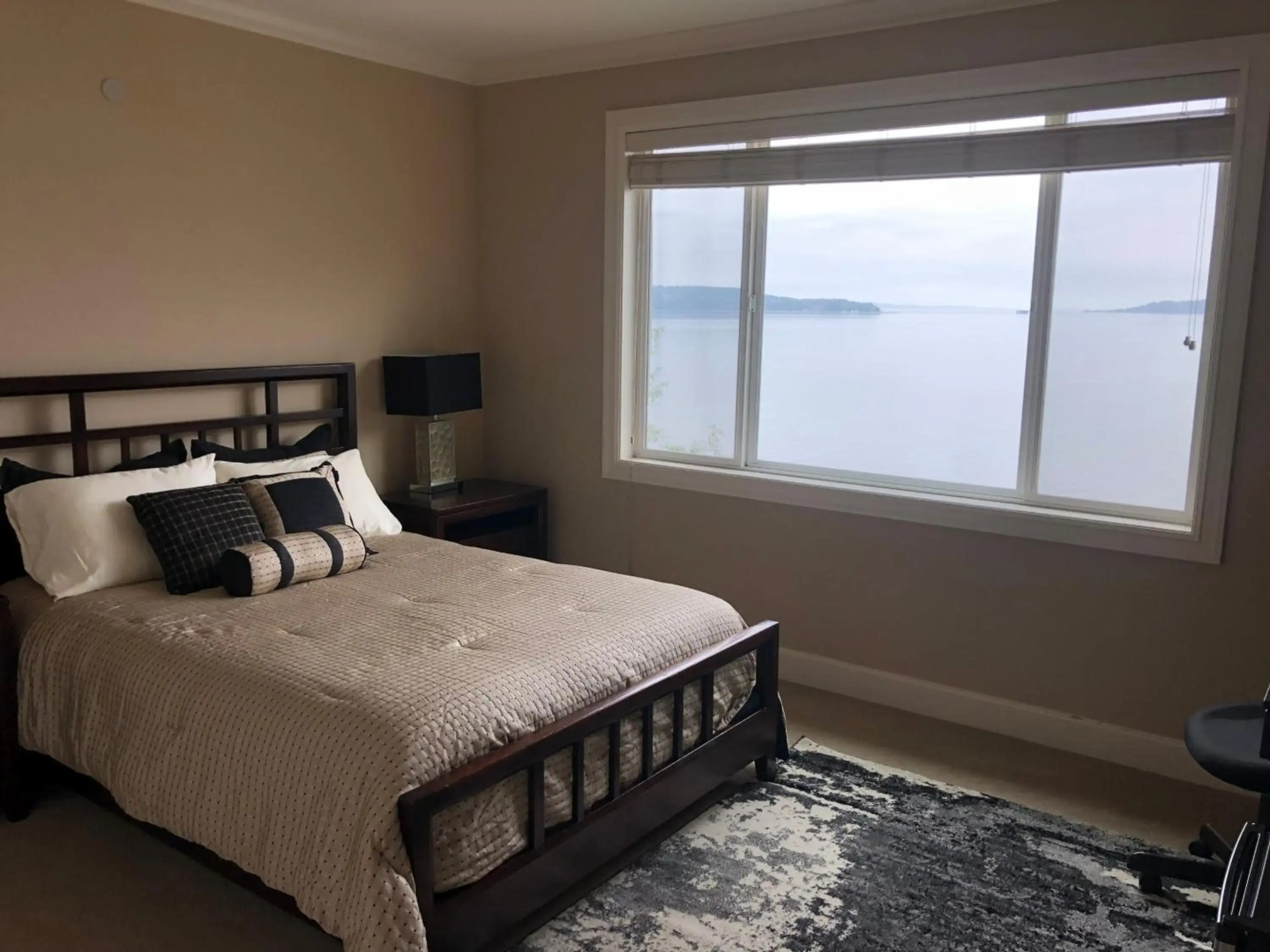 Redondo waterfront house with a private room