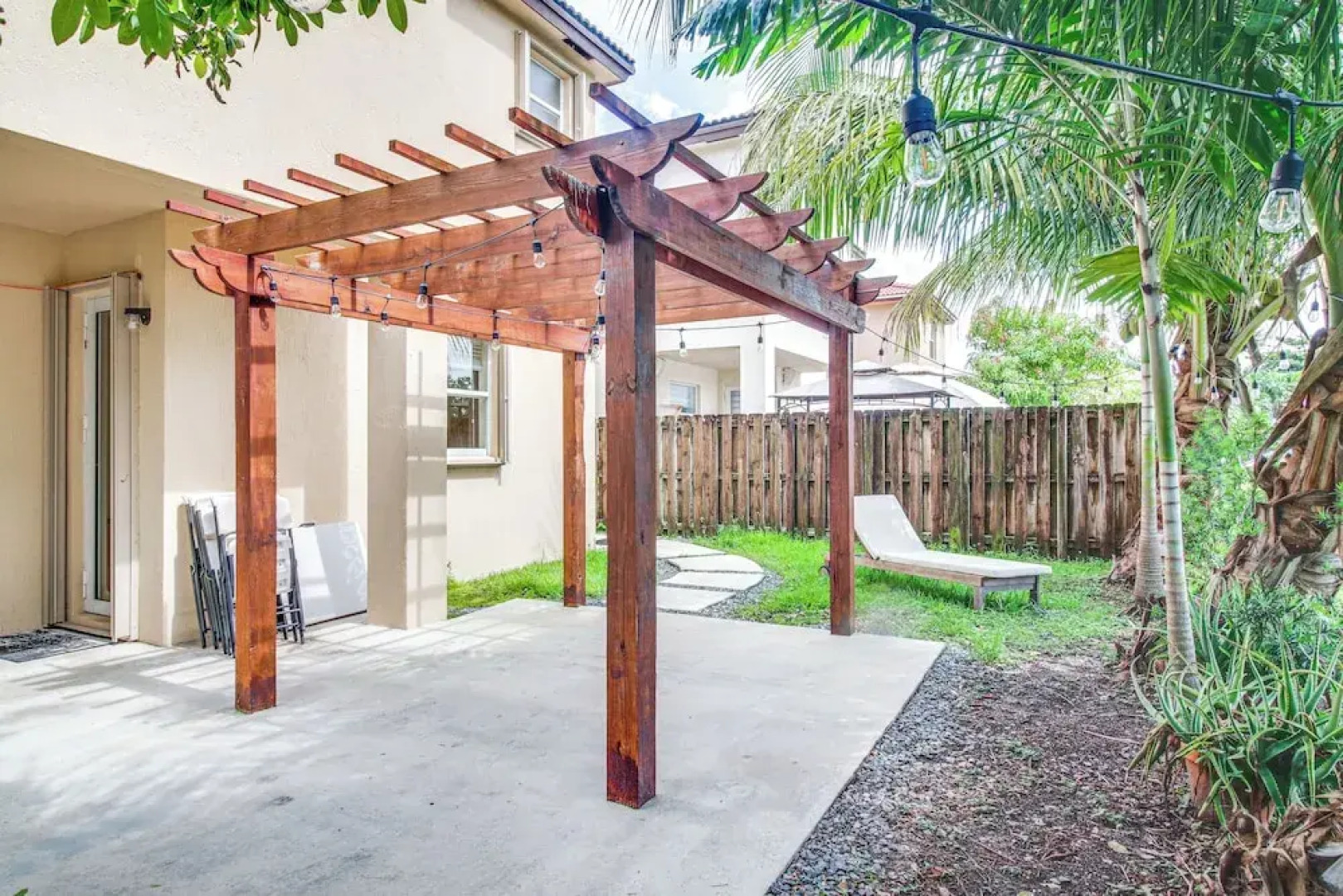 Yard w/ Lake View: Remote Working Hub in Homestead