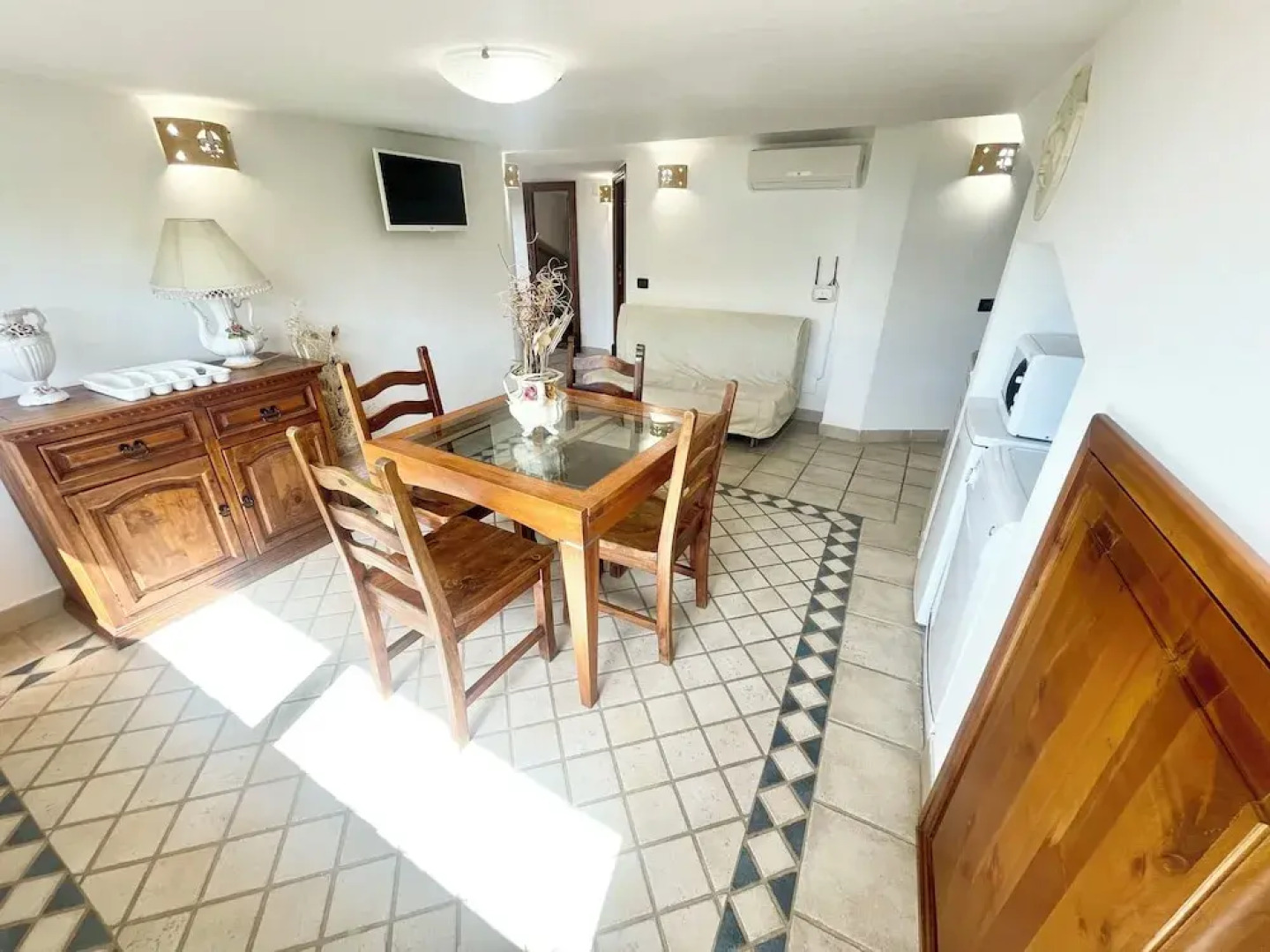 Charming Villa in Umbria - Sleeps 16 - Lake View - Pool, Jacuzzi and Events Room