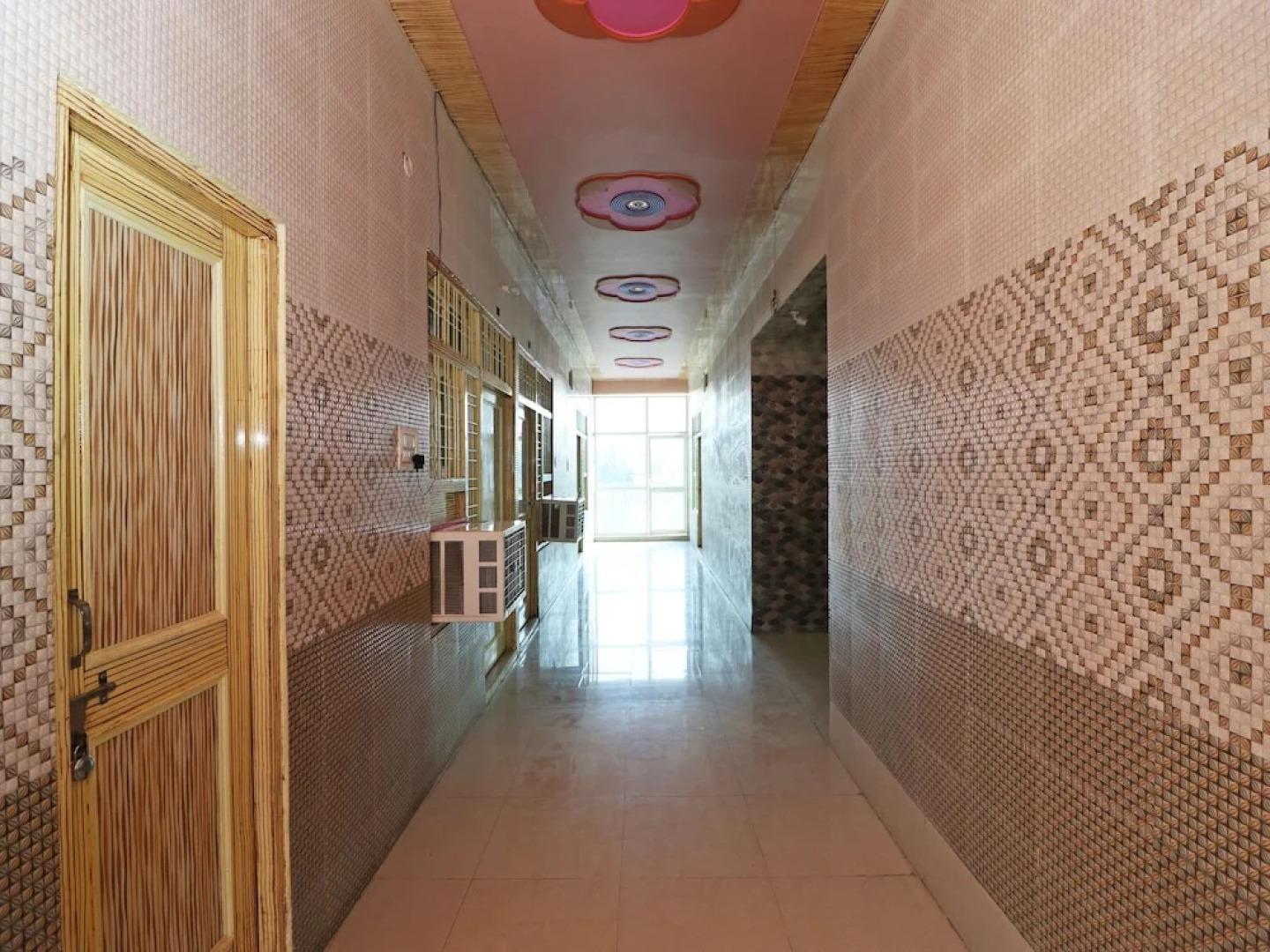 Jyoti Hotel By OYO Rooms