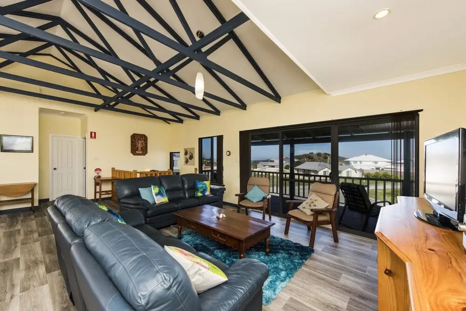 The Outlook - All the Comforts of Home Pet Friendly