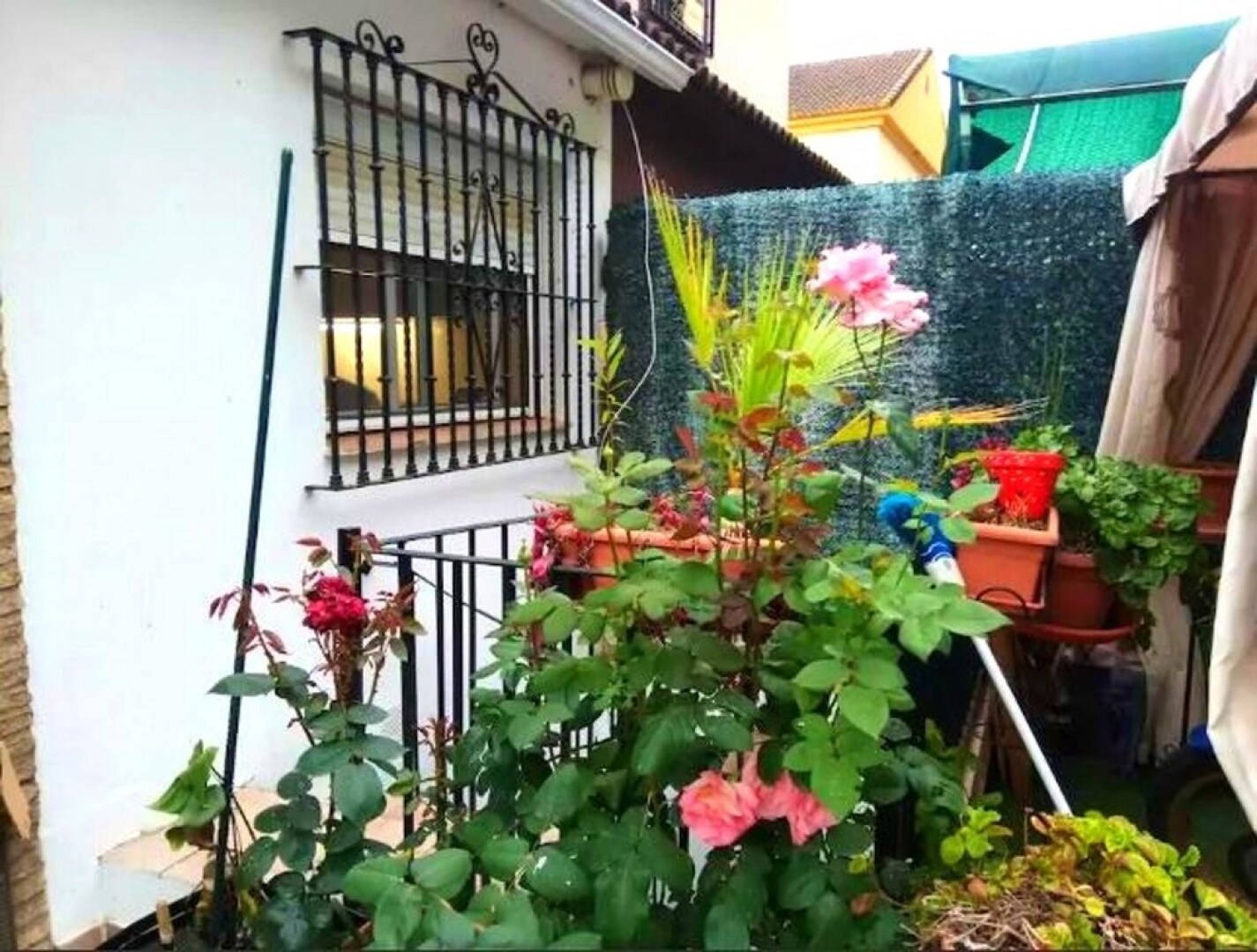 House With 5 Bedrooms in Dos Hermanas, With Pool Access, Enclosed Gard