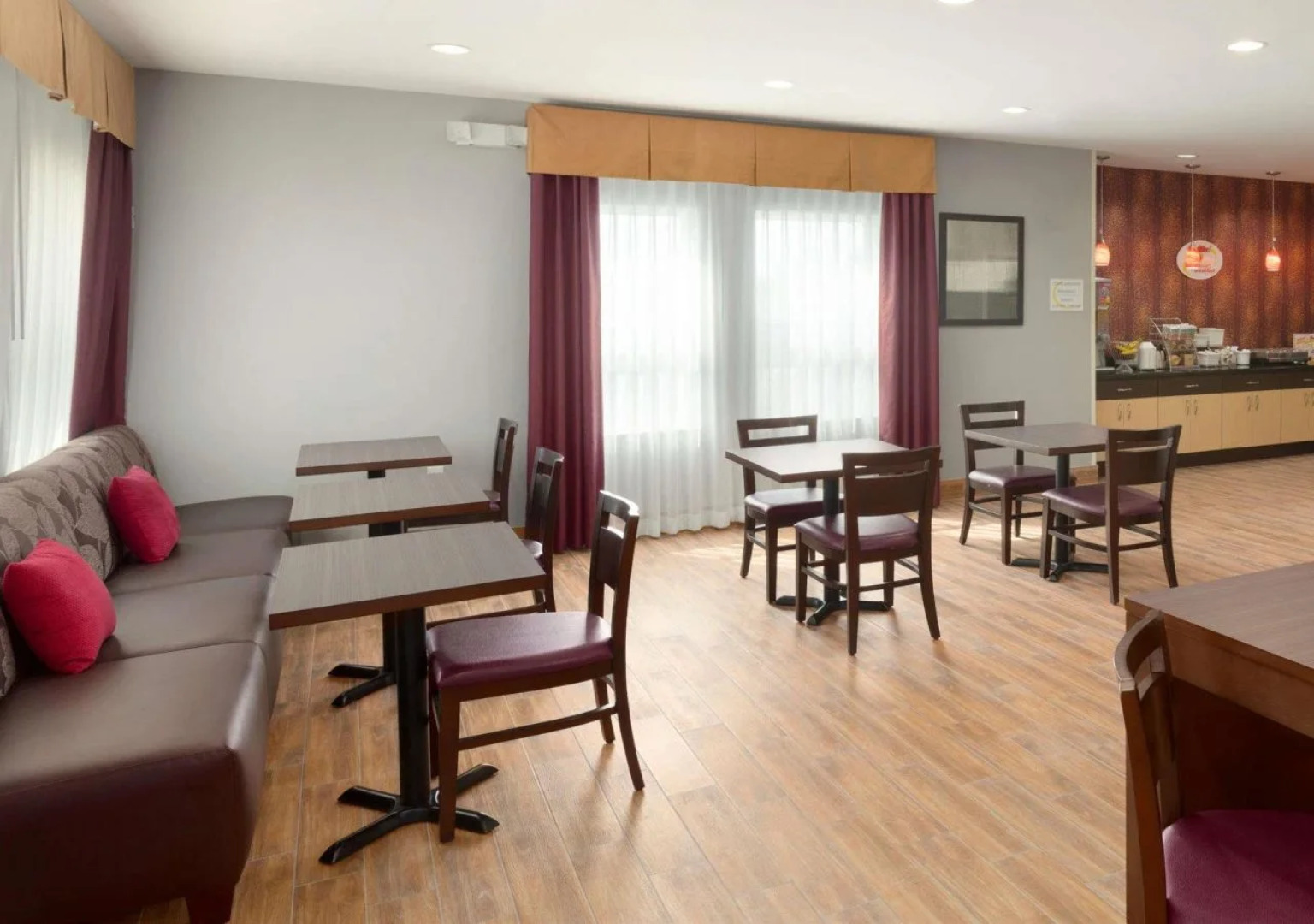 Super 8 by Wyndham Carrizo Springs