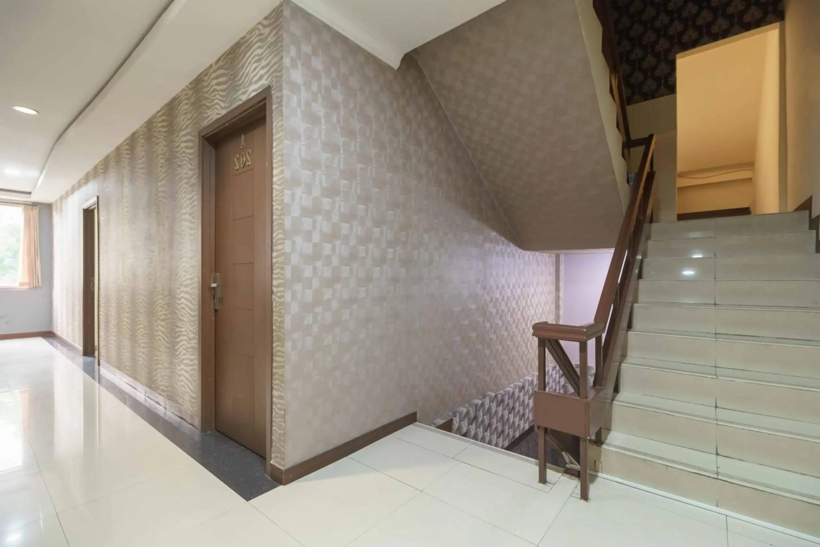 Hotel Addict by RedDoorz