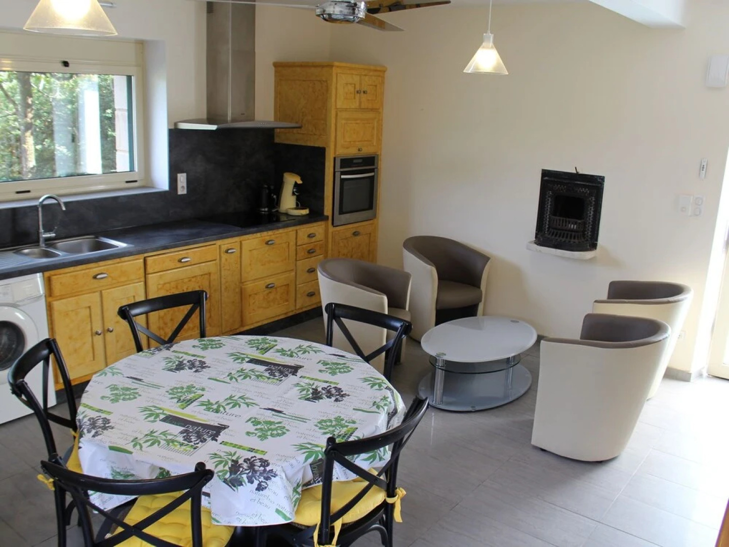 Modern Holiday Home with jacuzzi in Brousse-le-Chateau