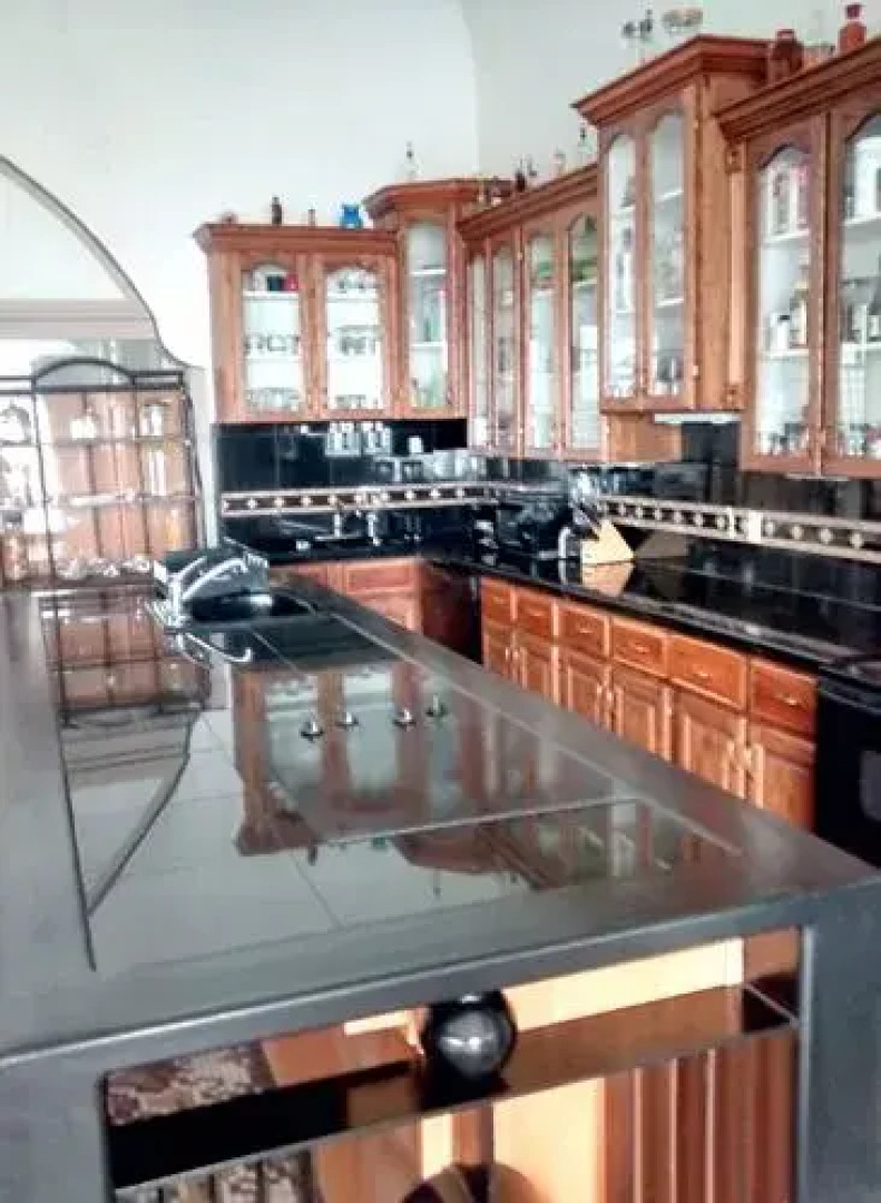 Kirk Hotel And Apartments