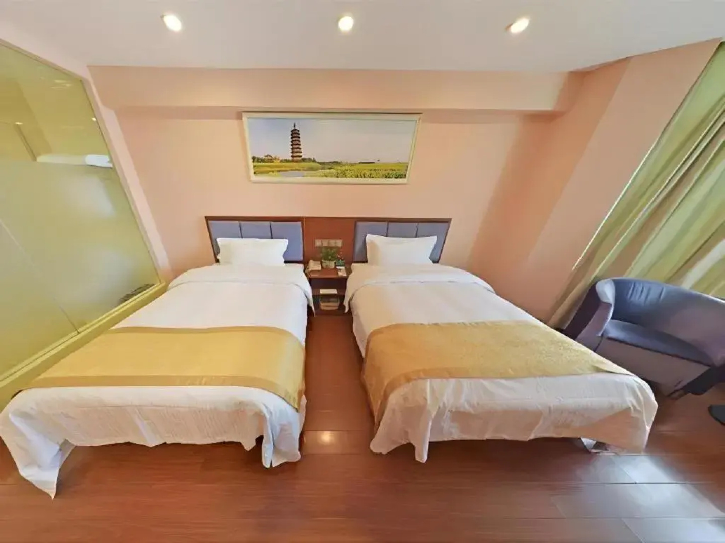 GreenTree Alliance Jiangsu Yangzhou Hanjiang Middle Road Libao Square Hotel