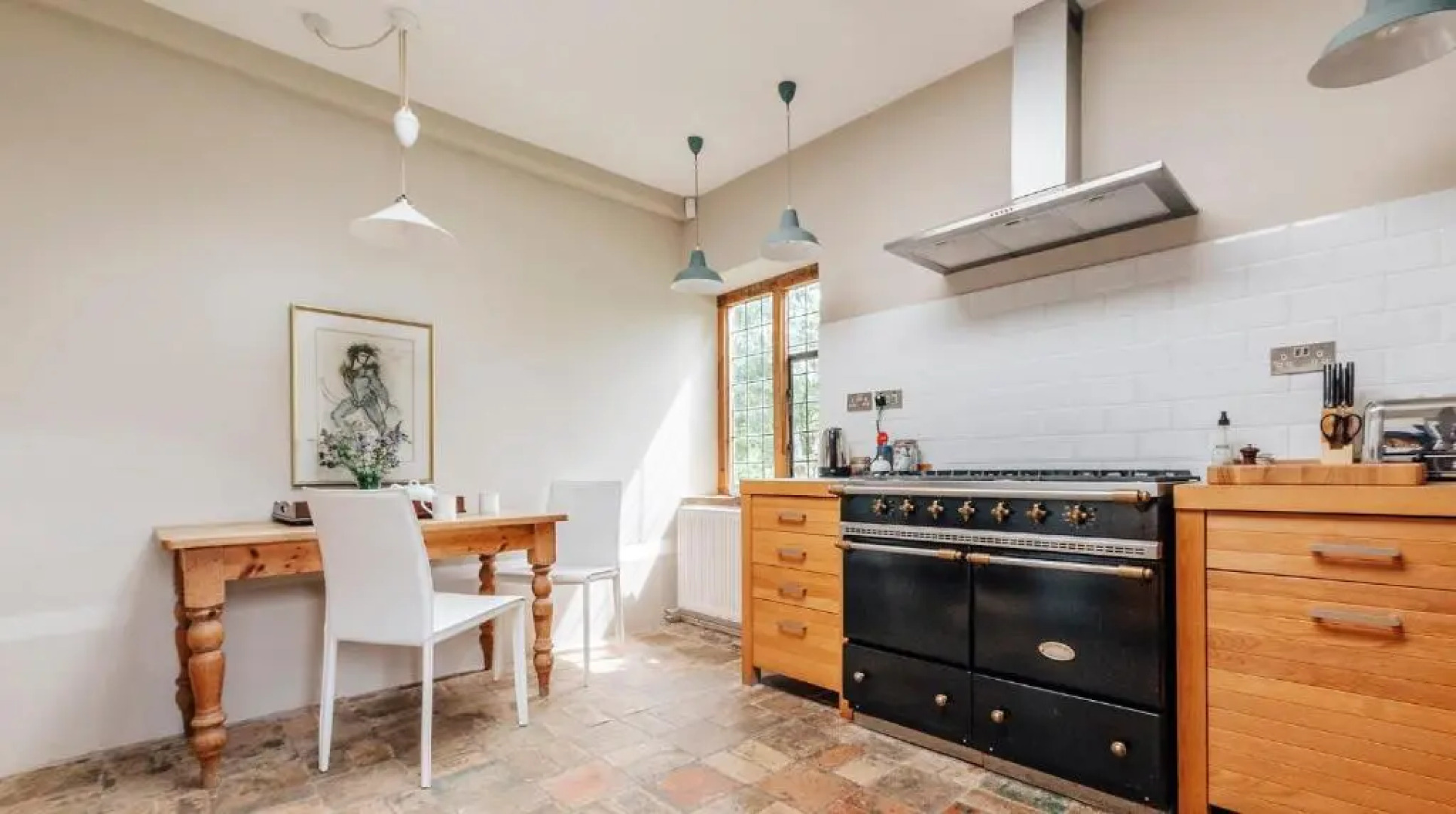 Lavish Tudor Estate Gardens - Sleeps 25