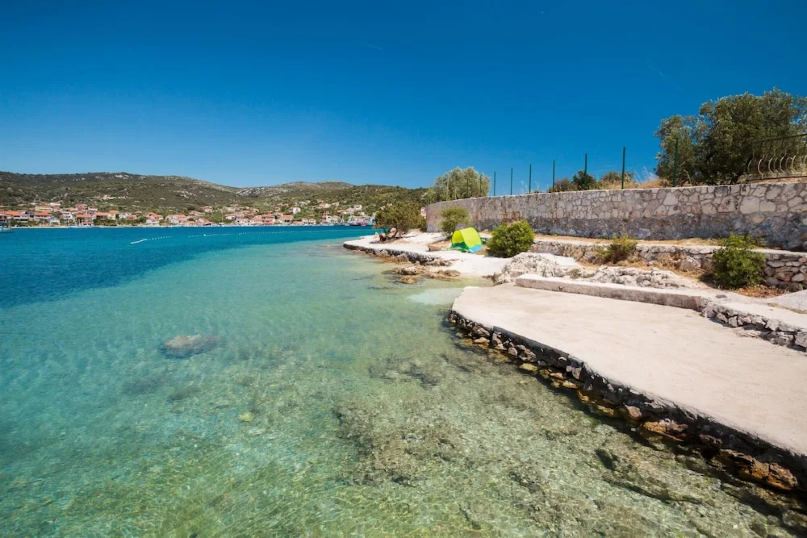 A4 - Modern apt w. Terrace, 3 min Walk to Beach