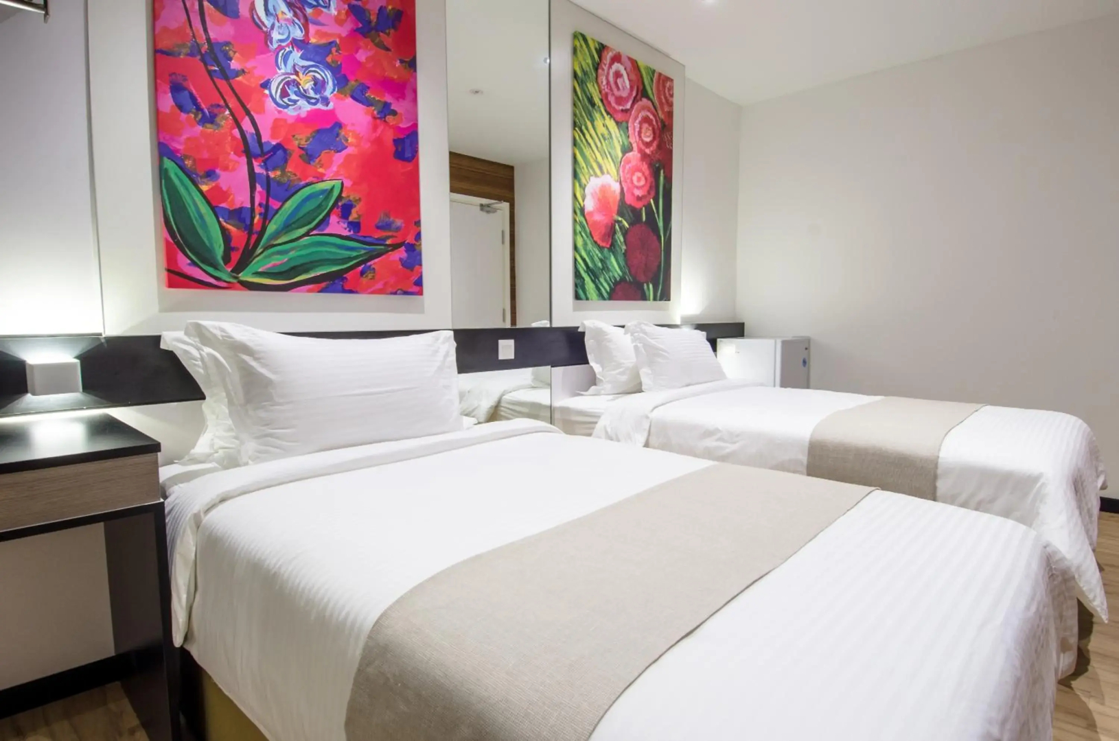 12FLY Hotel