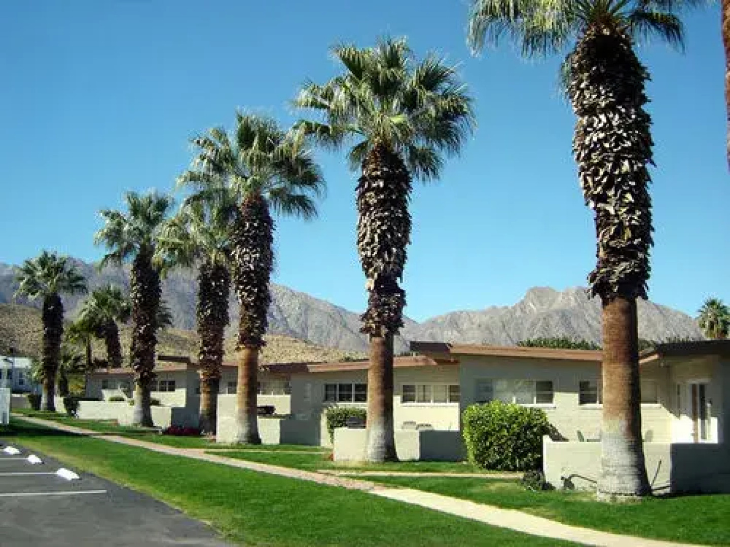 Stanlunds Inn And Suites