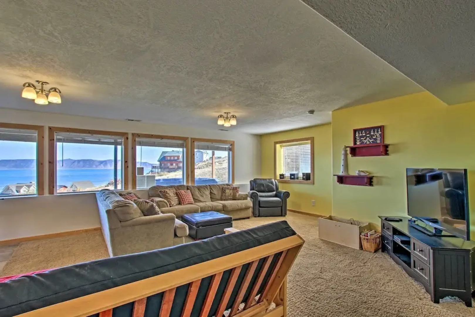 Garden City Lake House: Hot Tub & Views!