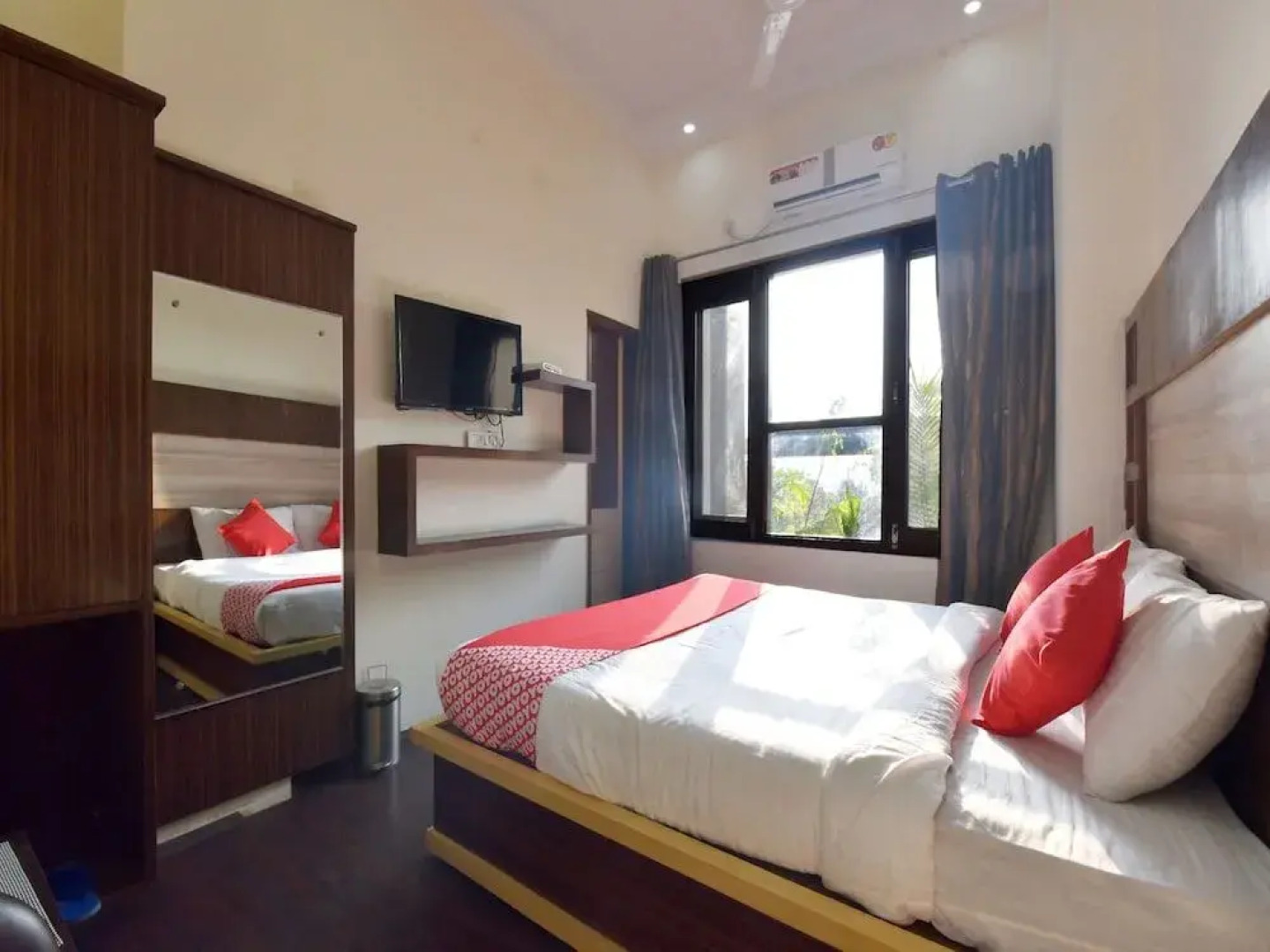 Oyo 28322 Hotel Paradise