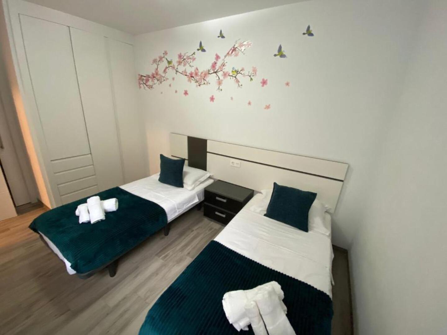 New Modern Immaculate 2 Bed 6 guestApartment Bobby