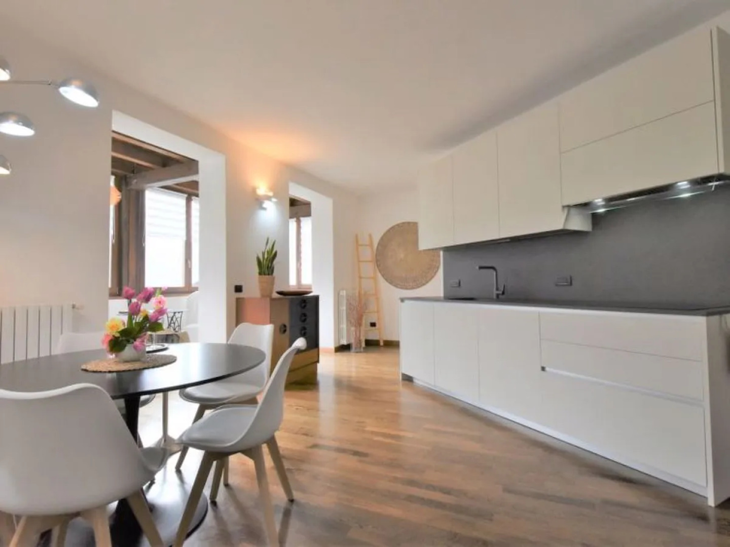 Valley View Pool Apartment