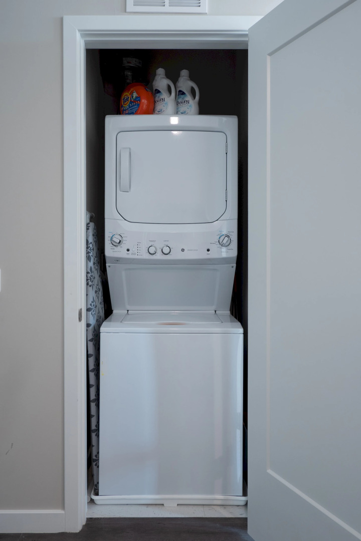 Luxurious 2BR - 2Bath W/ Gym | Downtown at Yale