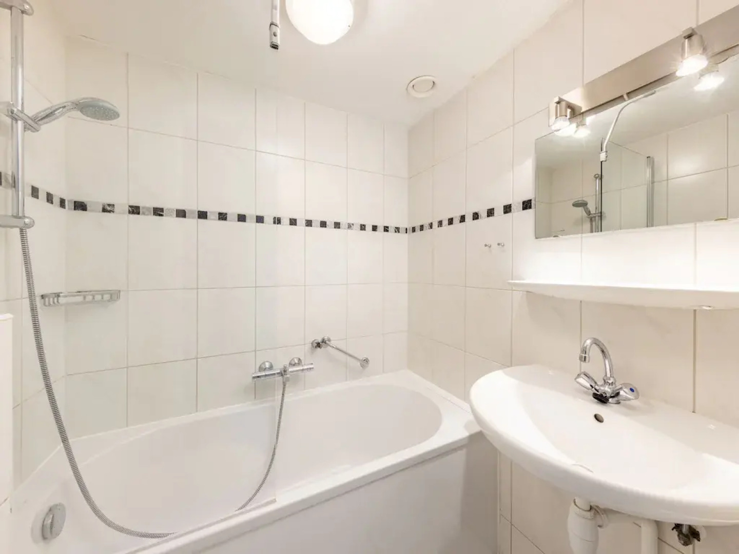 Cozy Bungalow With a Nice Sauna, 3 km. From Putten