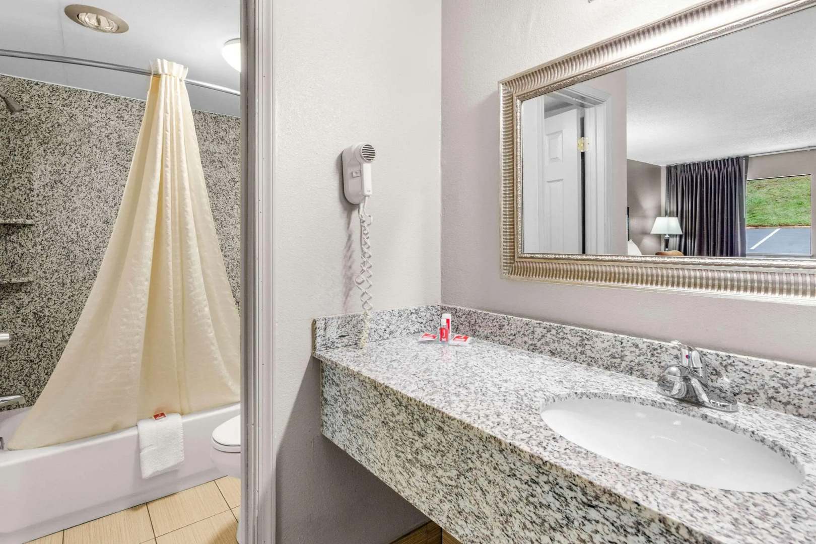 Brentwood Inn & Suites