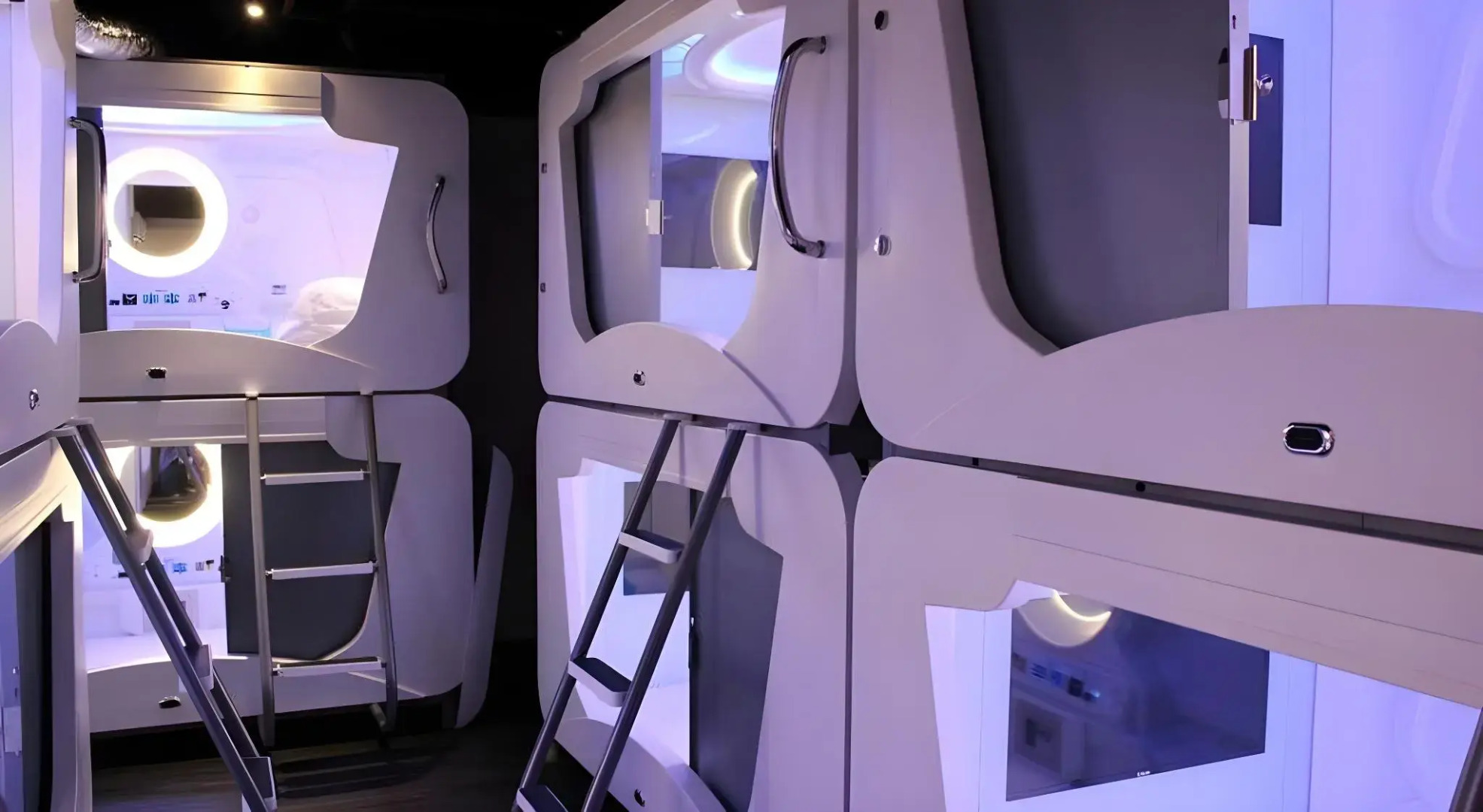 Heybear Capsule Hotel