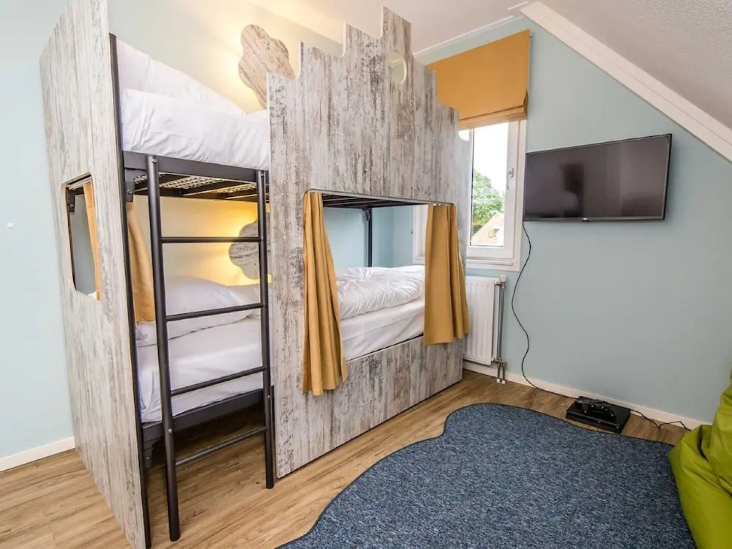 Luxurious Home With Bubble Bath