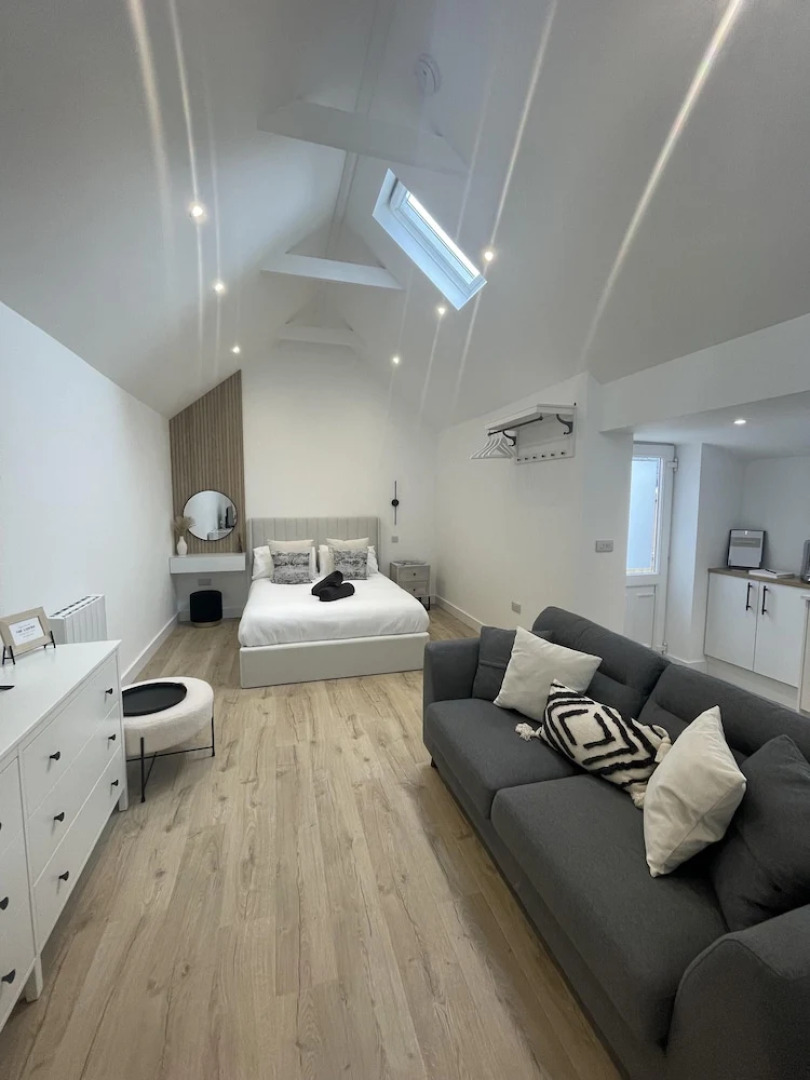 The Lodge Hideaway - Studio Style, Simple Luxury