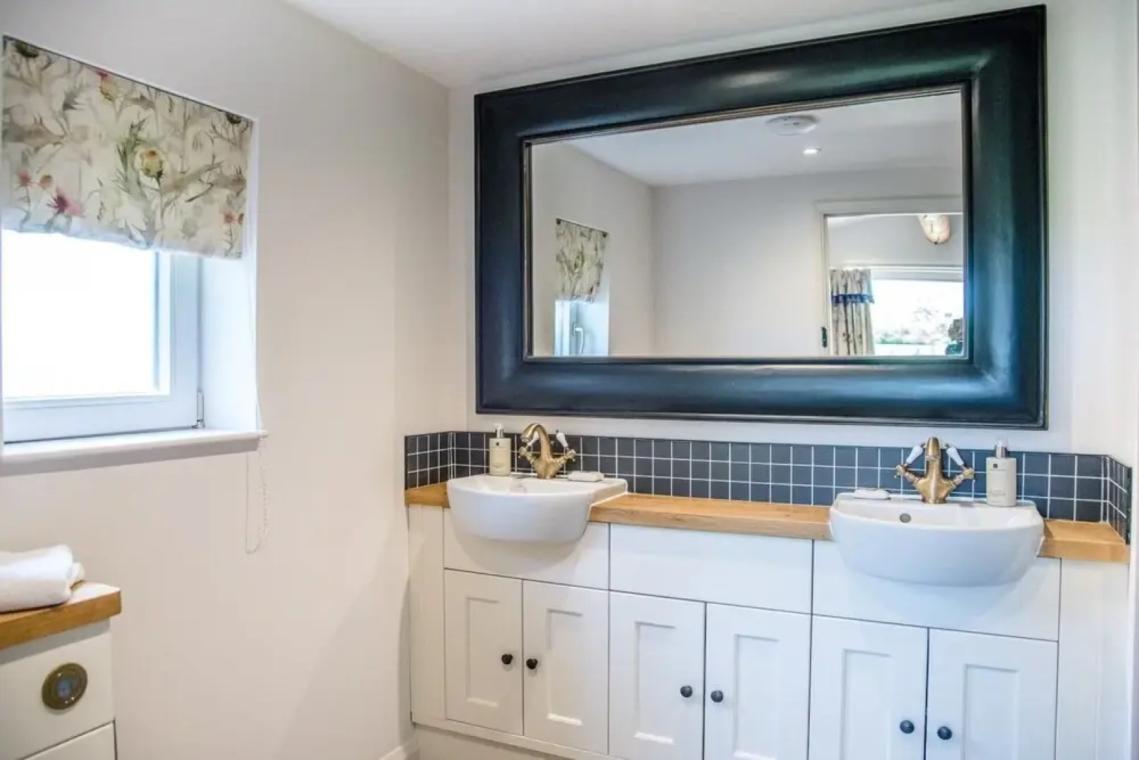 Magnolia, Kingfishers